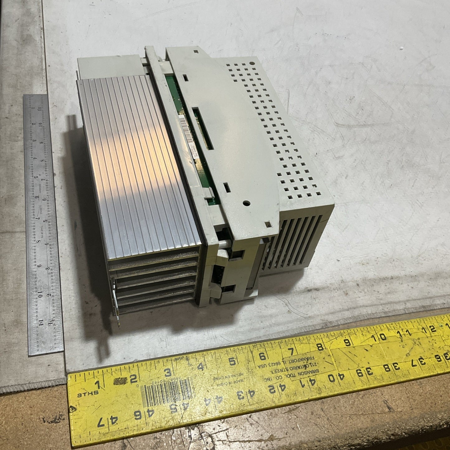 LENZE  ECSEA32C4B  SERVO DRIVE  VARIABLE FREQUENCY CONTROLLER INVERTER  XE25