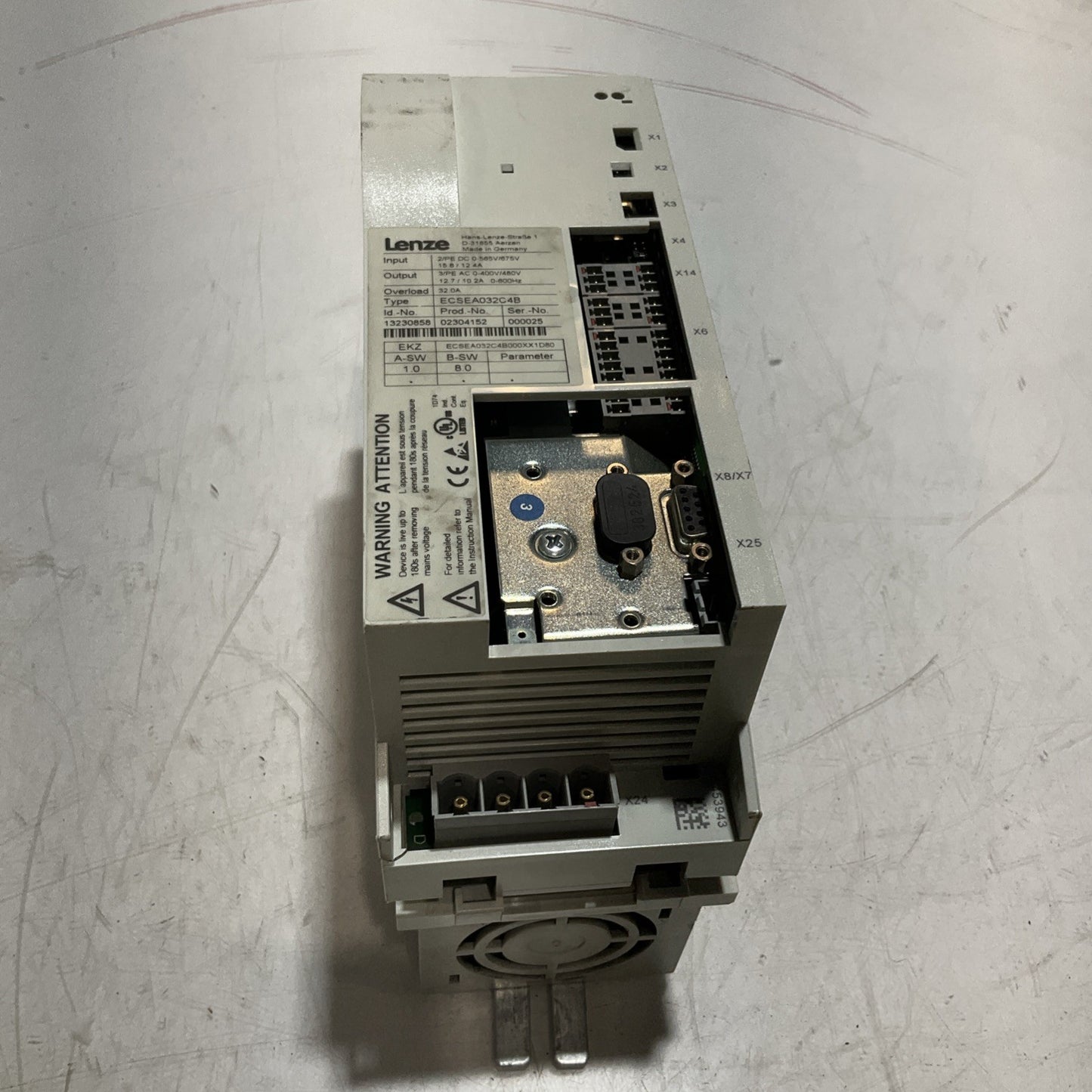 LENZE  ECSEA32C4B  SERVO DRIVE  VARIABLE FREQUENCY CONTROLLER INVERTER  XE25