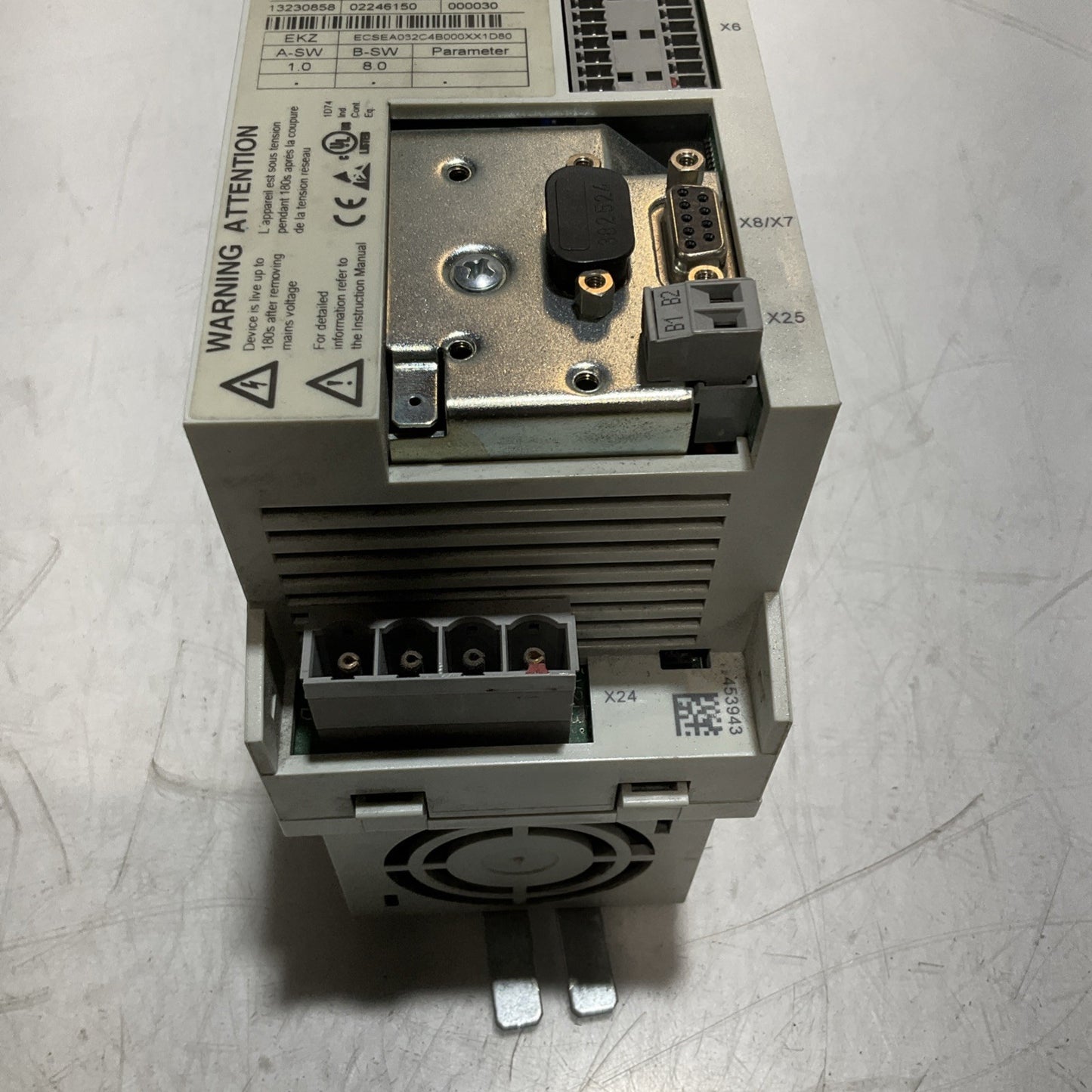 LENZE   ECSEA032C4B  SERVO  DRIVE VARIABLE FREQUENCY CONTROLLER INVERTER  XE25
