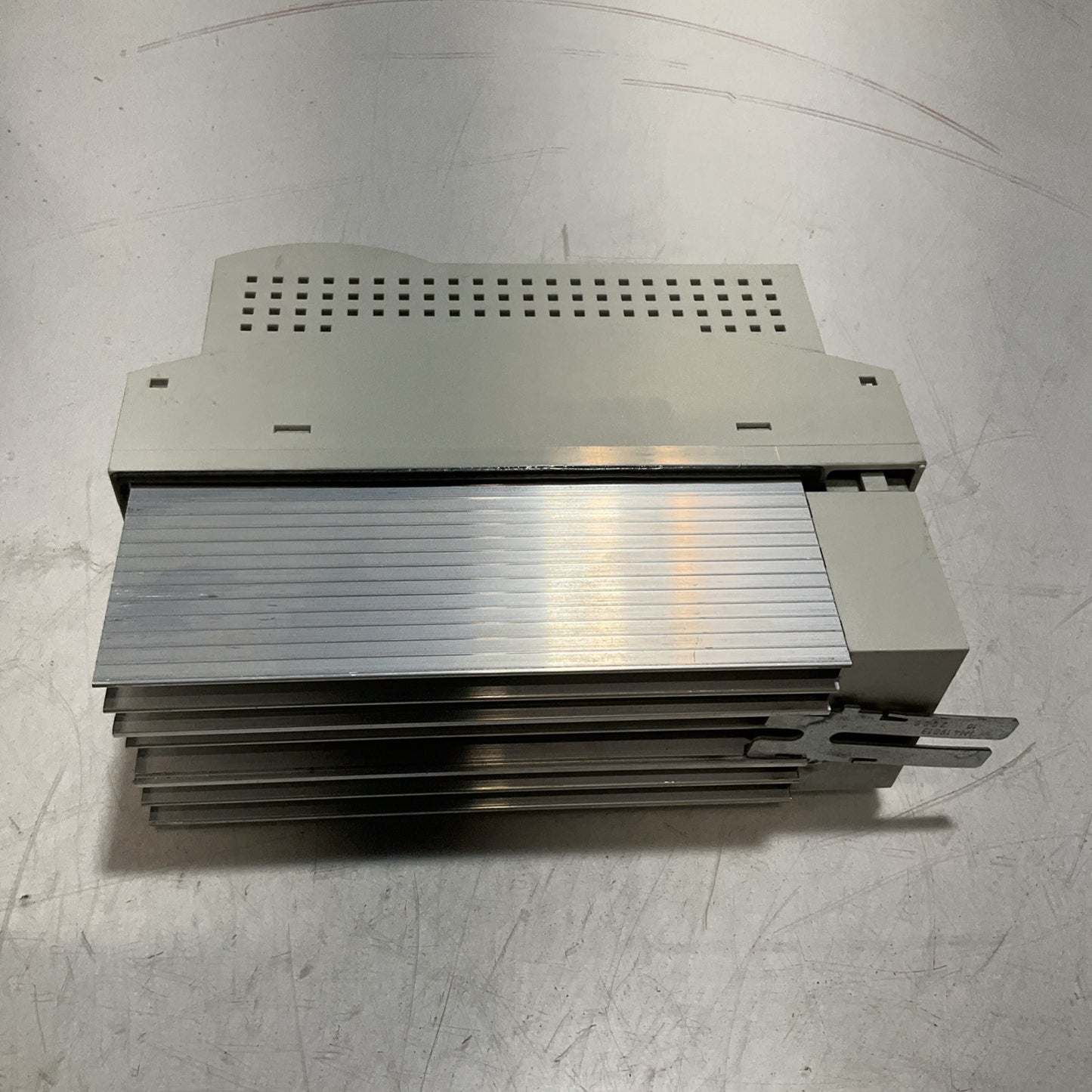 LENZE   ECSEA032C4B  SERVO  DRIVE VARIABLE FREQUENCY CONTROLLER INVERTER  XE25