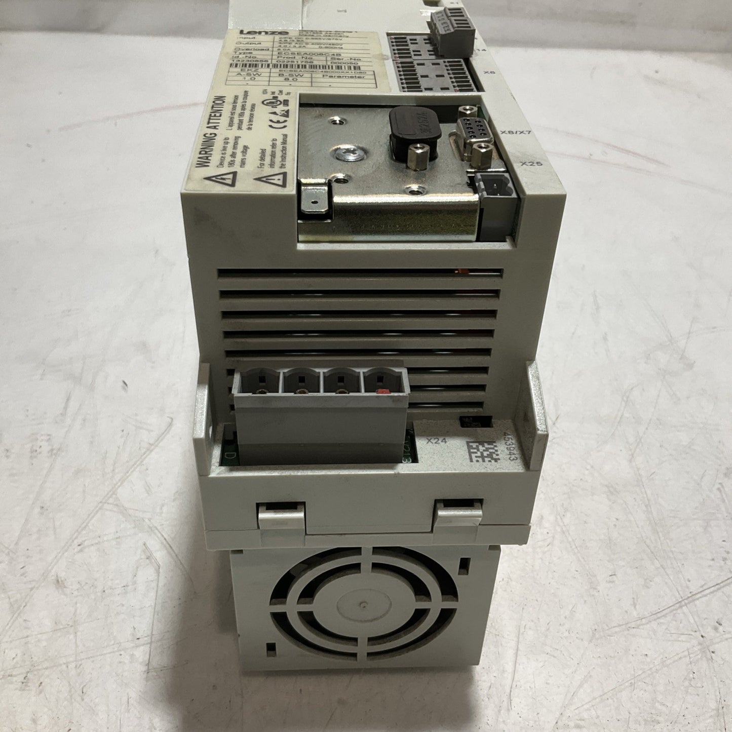 LENZE  ECSEA008C4B SERVO DRIVE VARIABLE  FREQUENCY CONTROLLER INVERTER  XE25