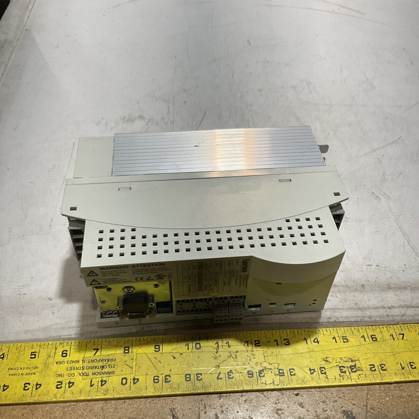 LENZE  ECSEA008C4B SERVO DRIVE VARIABLE  FREQUENCY CONTROLLER INVERTER  XE25