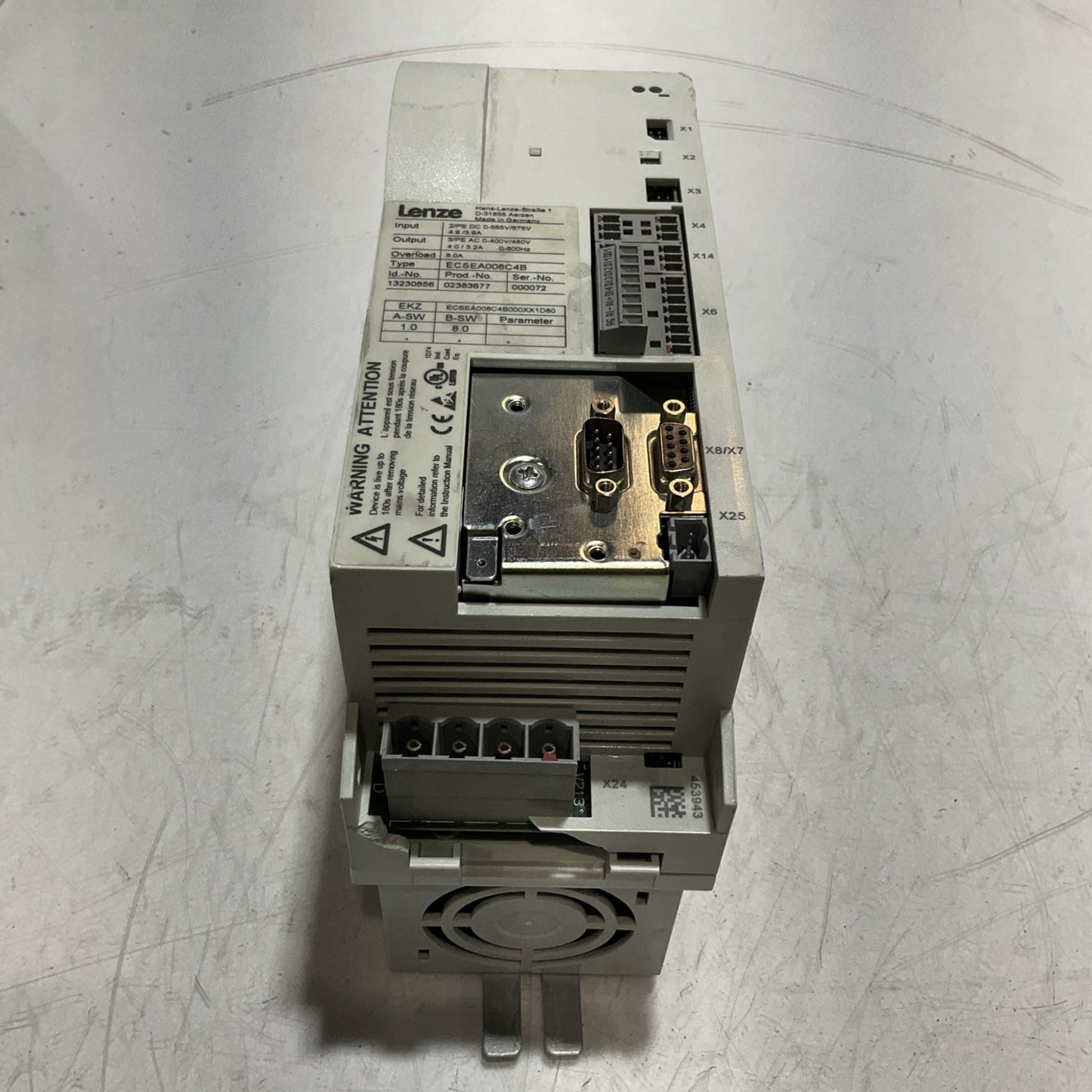 LENZE  ECSEA008C4B   SERVO DRIVE  VARIABLE  FREQUENCY CONTROLLER INVERTER  XE25