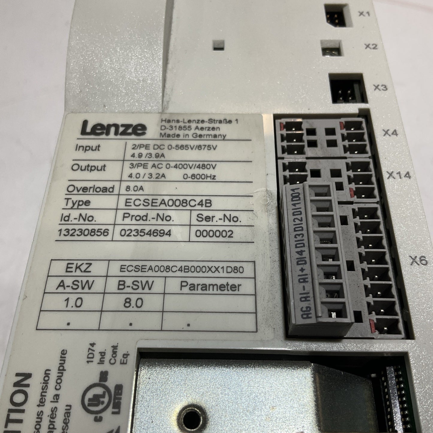LENZE  ECSEA008C4B  DRIVE VARIABLE FREQUENCY  CONTROLLER  INVERTER  XE25