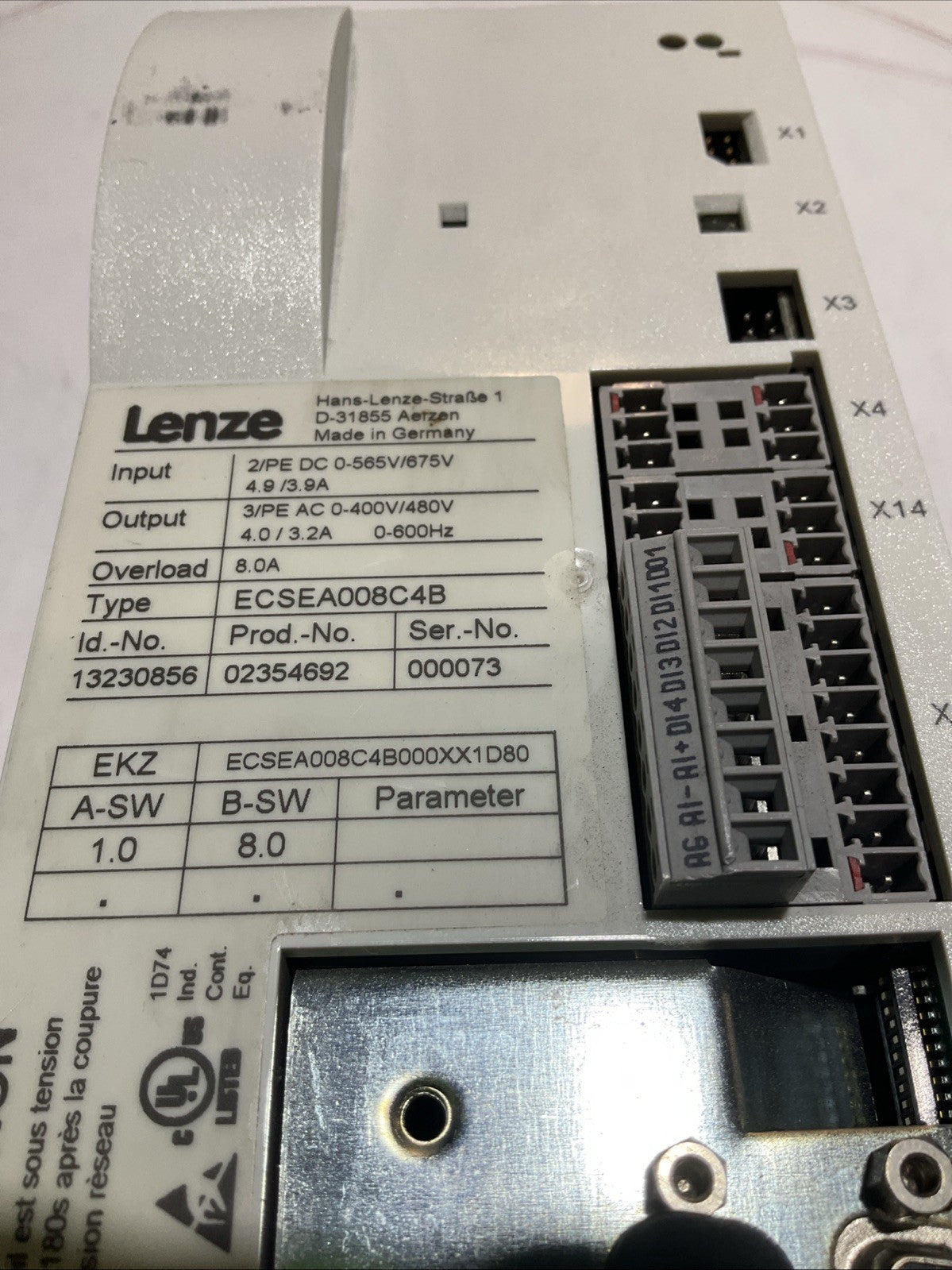 LENZE  ECSEA008C4B  DRIVE. VARIABLE FREQUENCY CONTROLLER  INVERTER  XE25