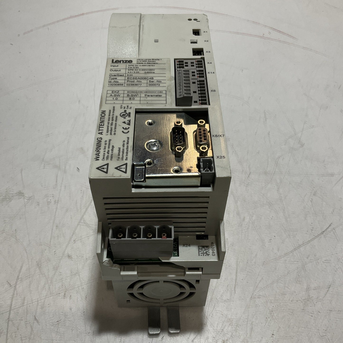 LENZE  ECSEA008C4B   SERVO DRIVE  VARIABLE  FREQUENCY CONTROLLER INVERTER  XE25