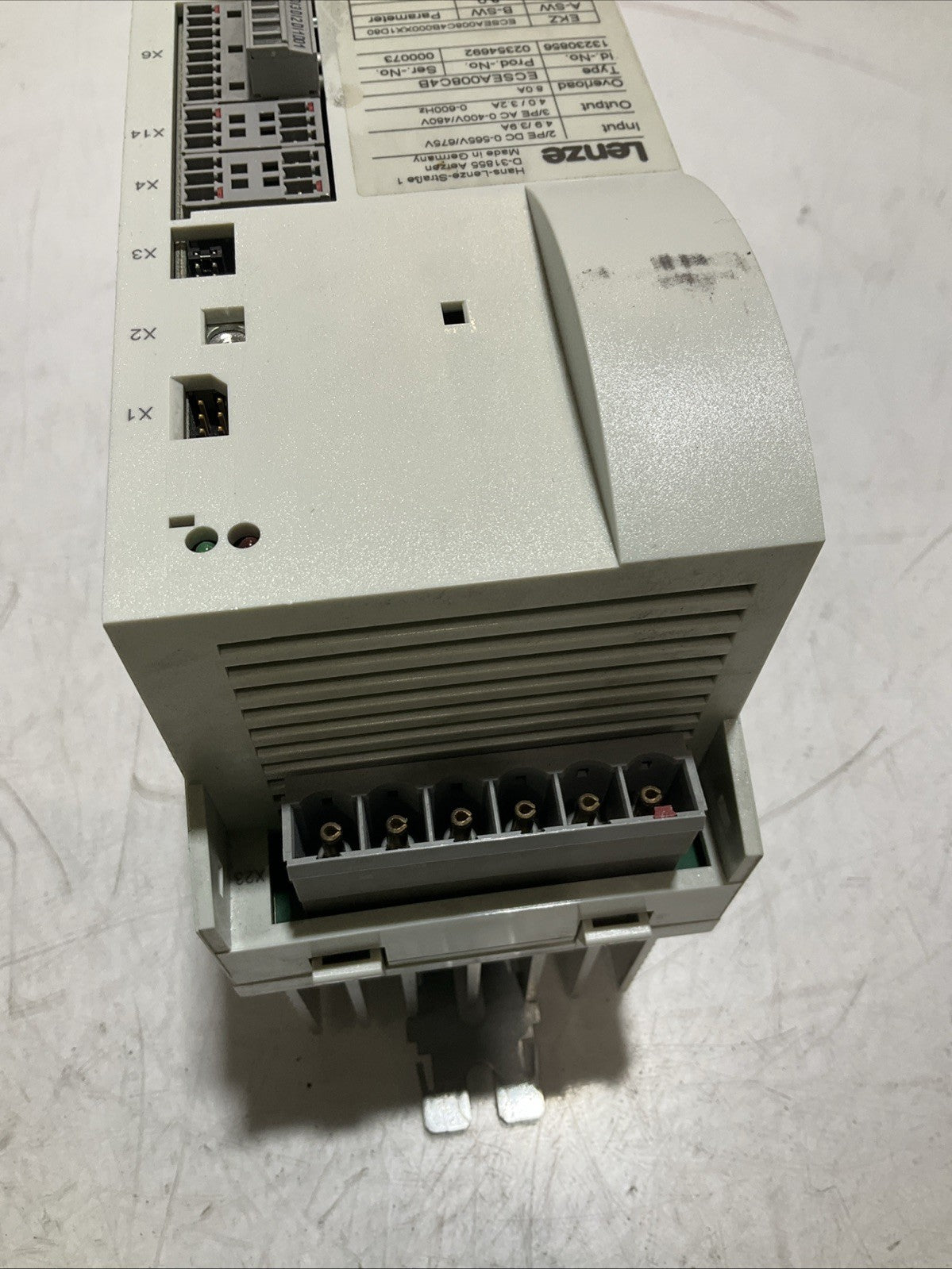 LENZE  ECSEA008C4B  DRIVE. VARIABLE FREQUENCY CONTROLLER  INVERTER  XE25