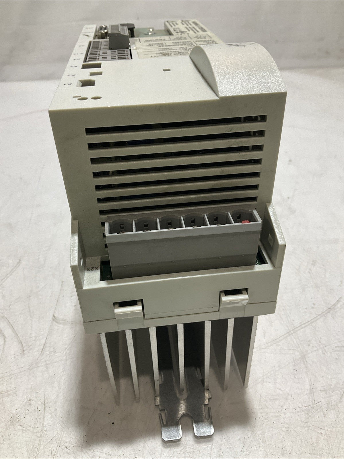 LENZE  ECSEA008C4B  DRIVE. VARIABLE FREQUENCY CONTROLLER  INVERTER  XE25