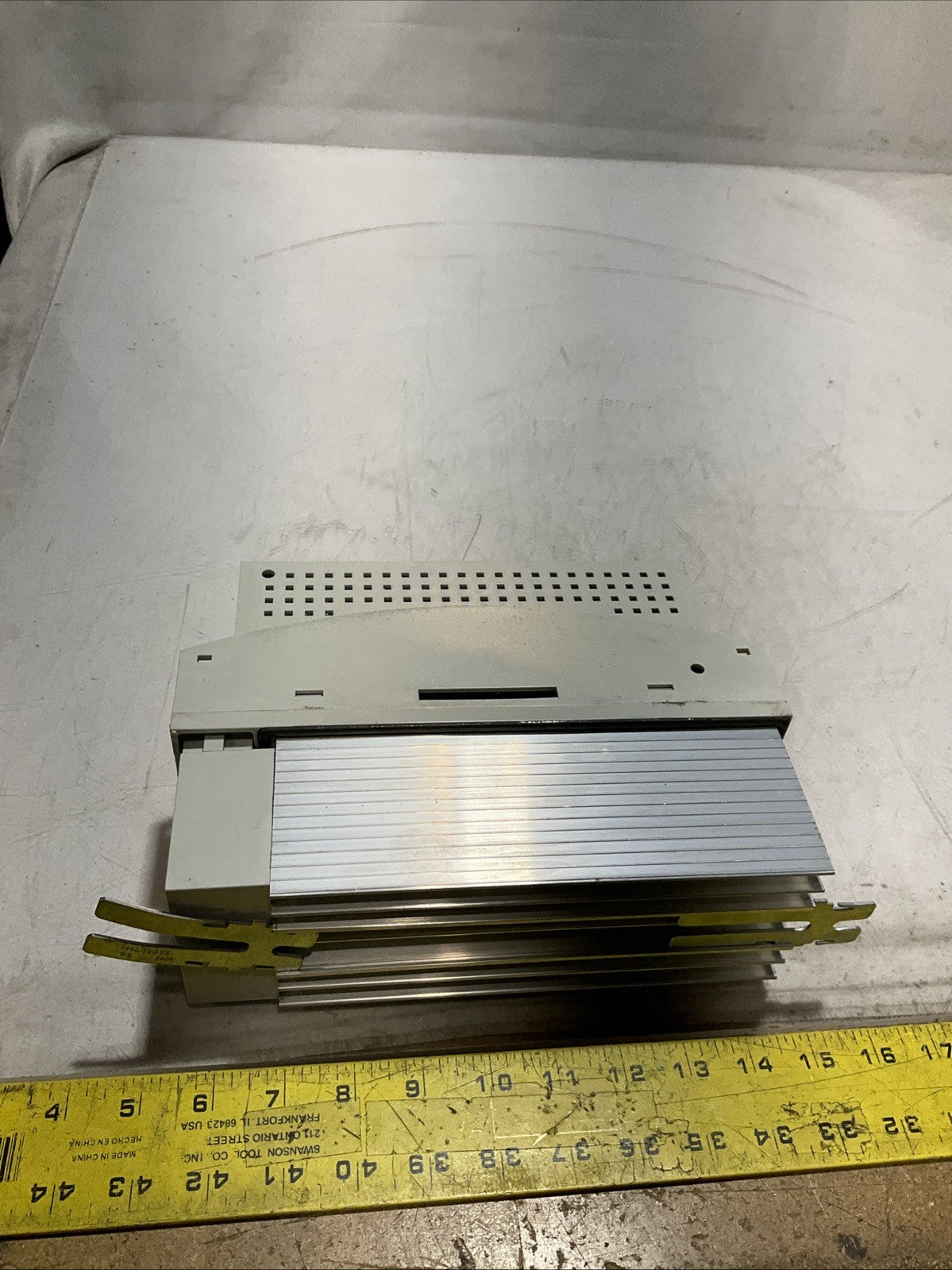 LENZE  ECSEA008C4B  DRIVE. VARIABLE FREQUENCY CONTROLLER  INVERTER  XE25