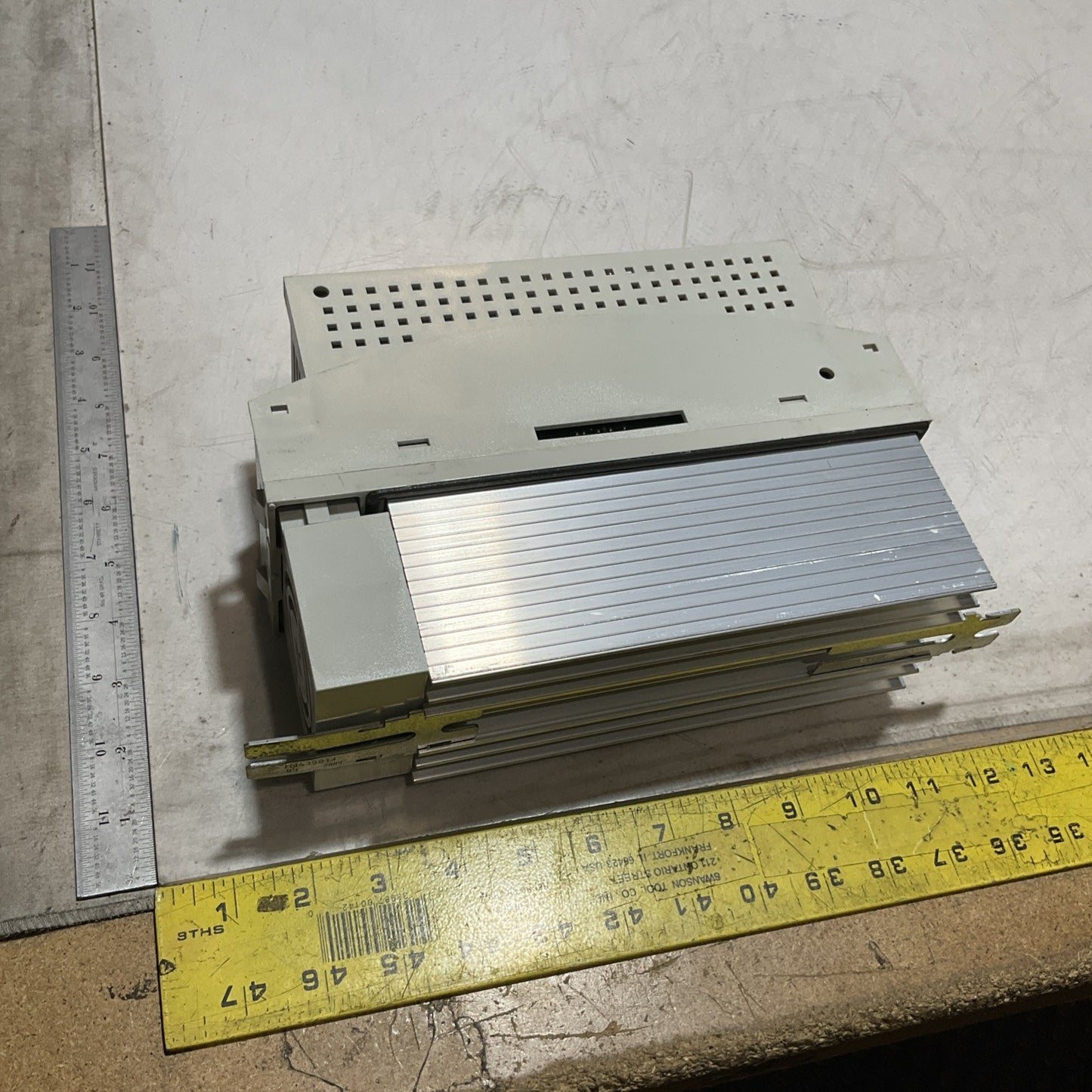 LENZE  ECSEA008C4B  DRIVE VARIABLE FREQUENCY  CONTROLLER  INVERTER  XE25