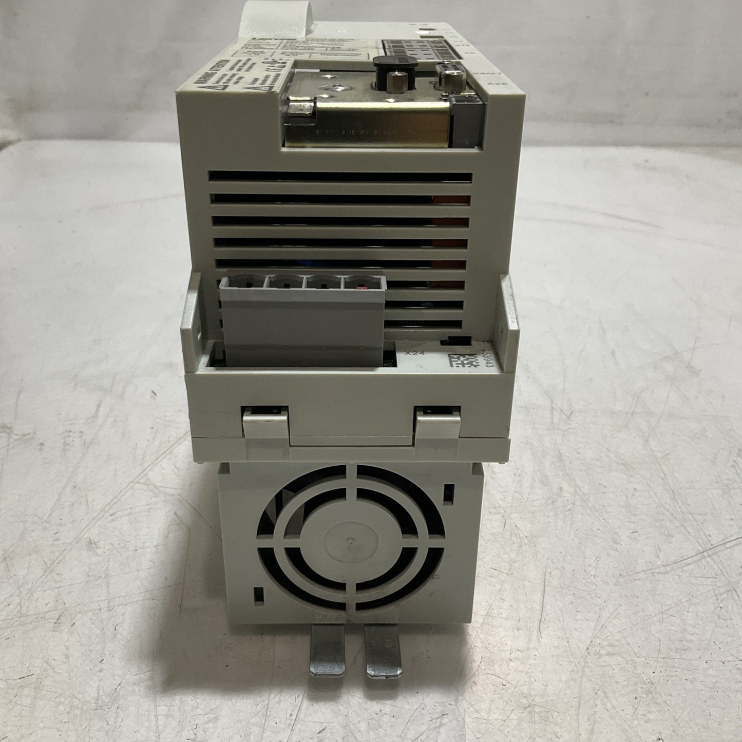 LENZE ECSEA008C4B  DRIVE  VARIABLE  FREQUENCY  CONTROLLER  INVERTER  EX25