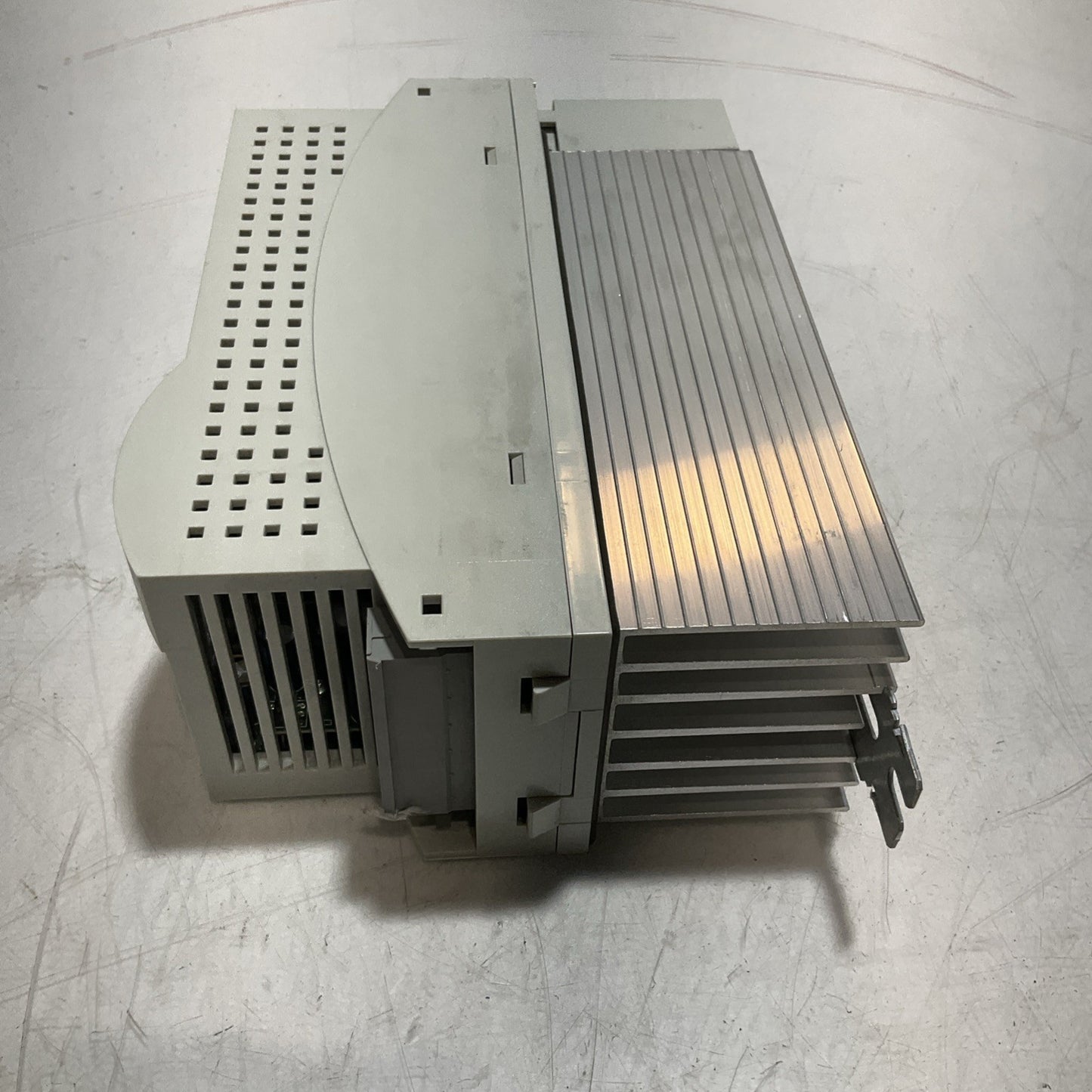 LENZE ECSEA008C4B  DRIVE  VARIABLE  FREQUENCY  CONTROLLER  INVERTER  EX25
