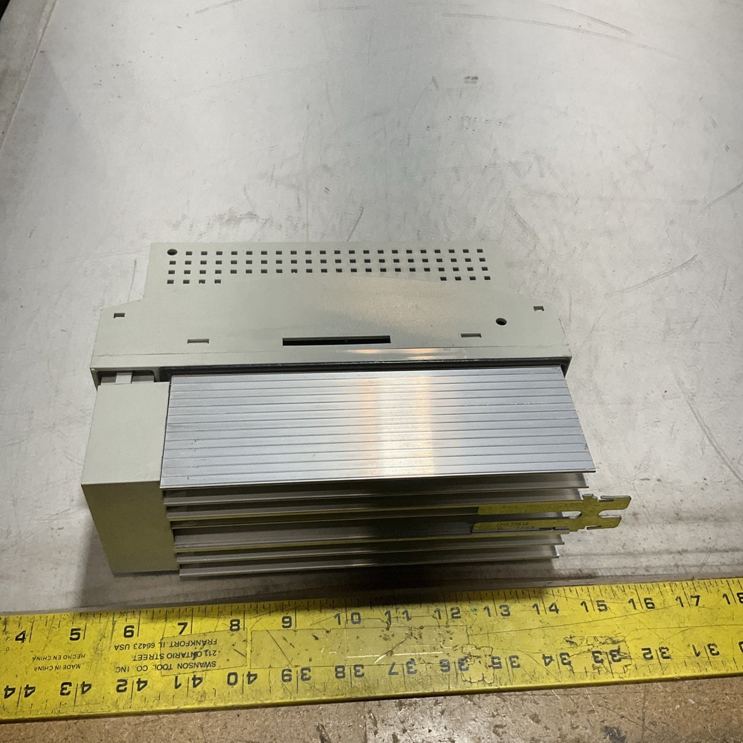 LENZE ECSEA008C4B  SERVO  DRIVE  VARIABLE  FREQUENCY CONTROLLER INVERTER  XE25