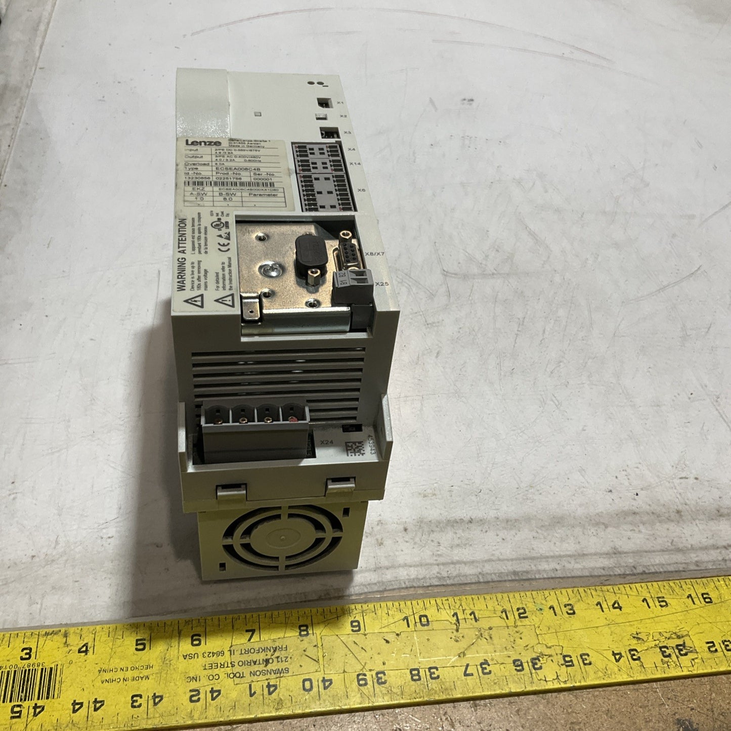 LENZE ECSEA008C4B  SERVO  DRIVE  VARIABLE  FREQUENCY CONTROLLER INVERTER  XE25