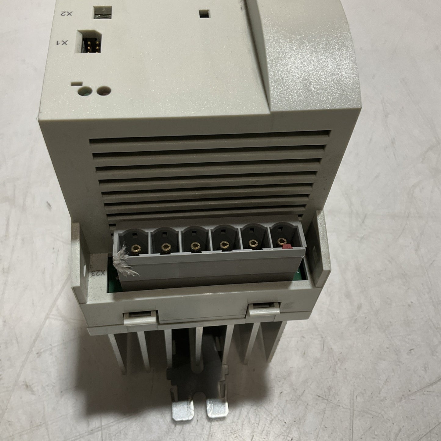 LENZE ECSEA008C4B  DRIVE  VARIABLE  FREQUENCY  CONTROLLER  INVERTER  EX25