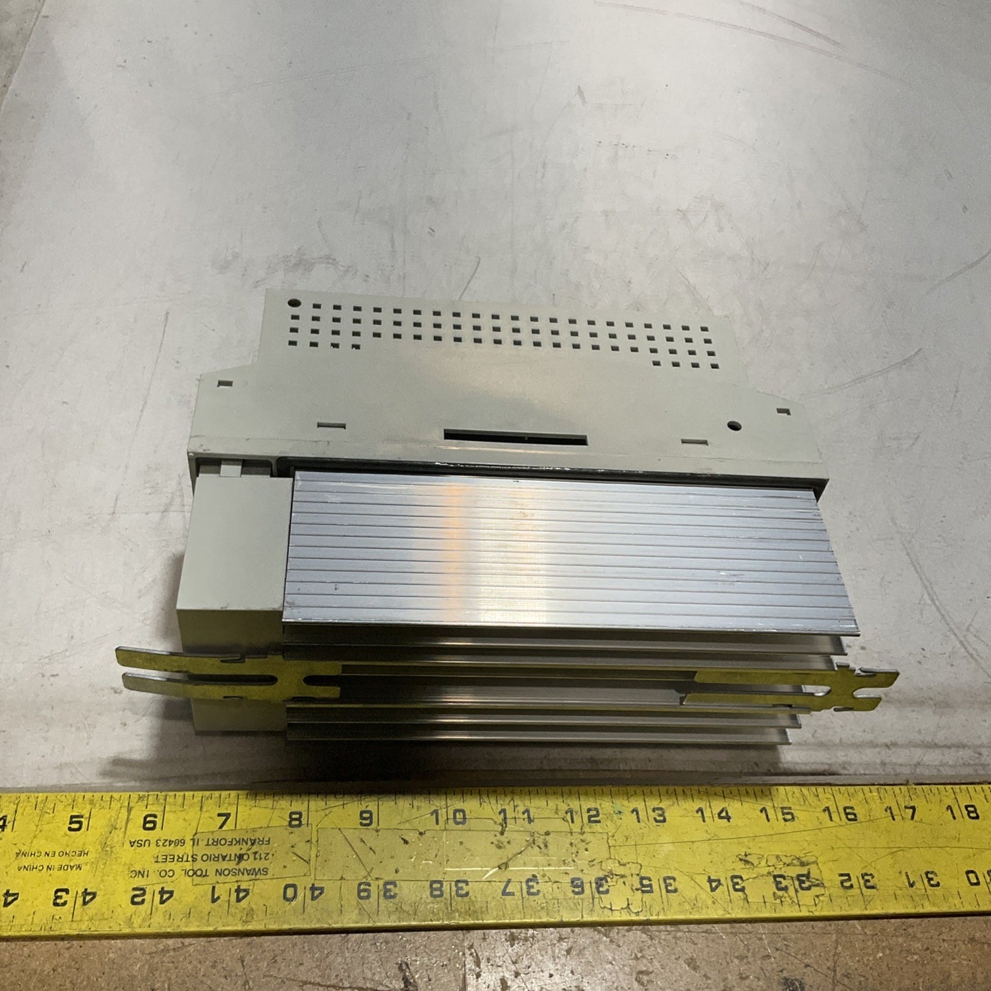 LENZE ECSEA008C4B  DRIVE  VARIABLE  FREQUENCY  CONTROLLER  INVERTER  EX25