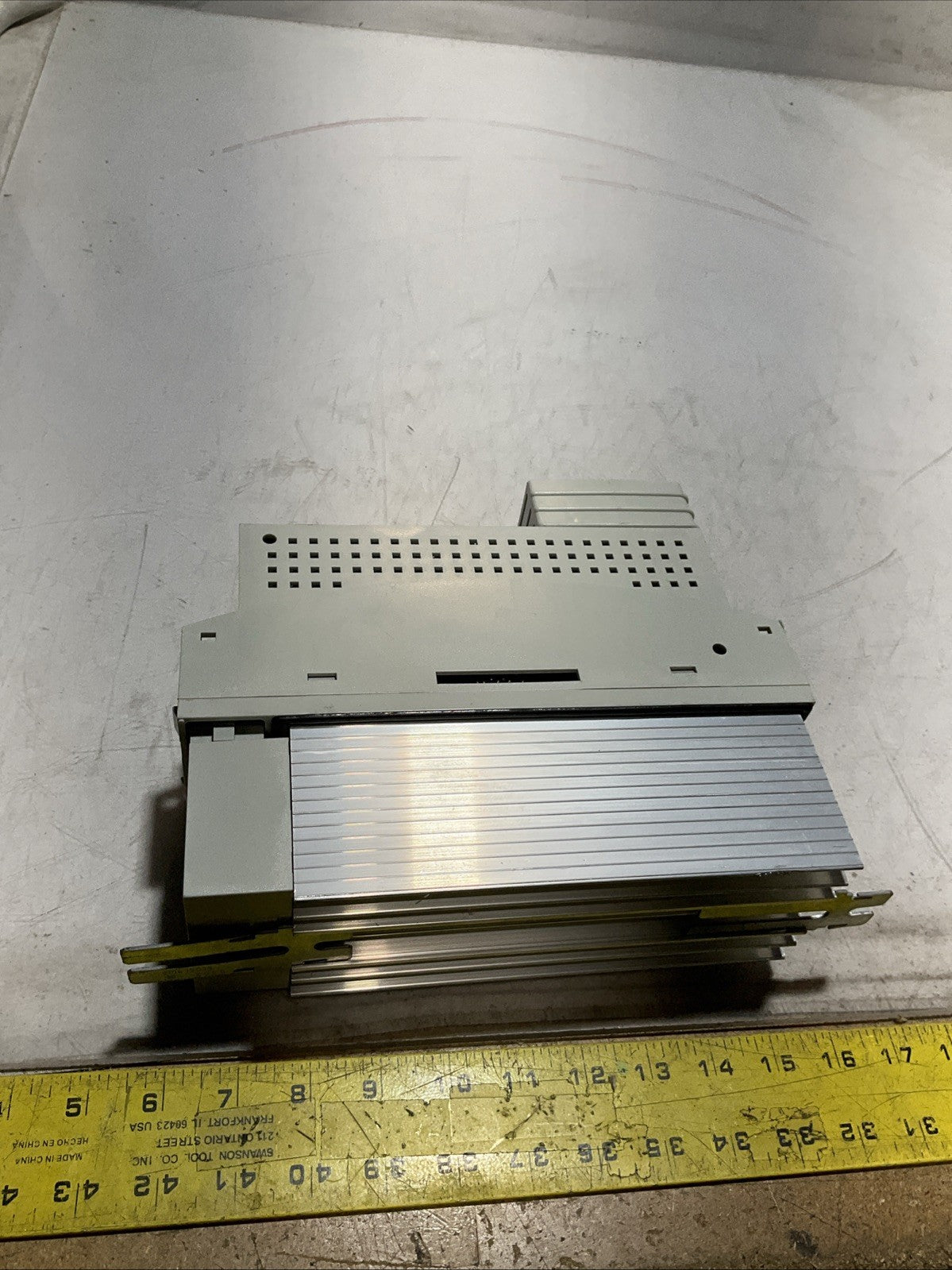 LENZE INTERBUS  ECSEA008C4B  DRIVE VARIABLE  FREQUENCY CONTROLLER  INVERTE  XE25