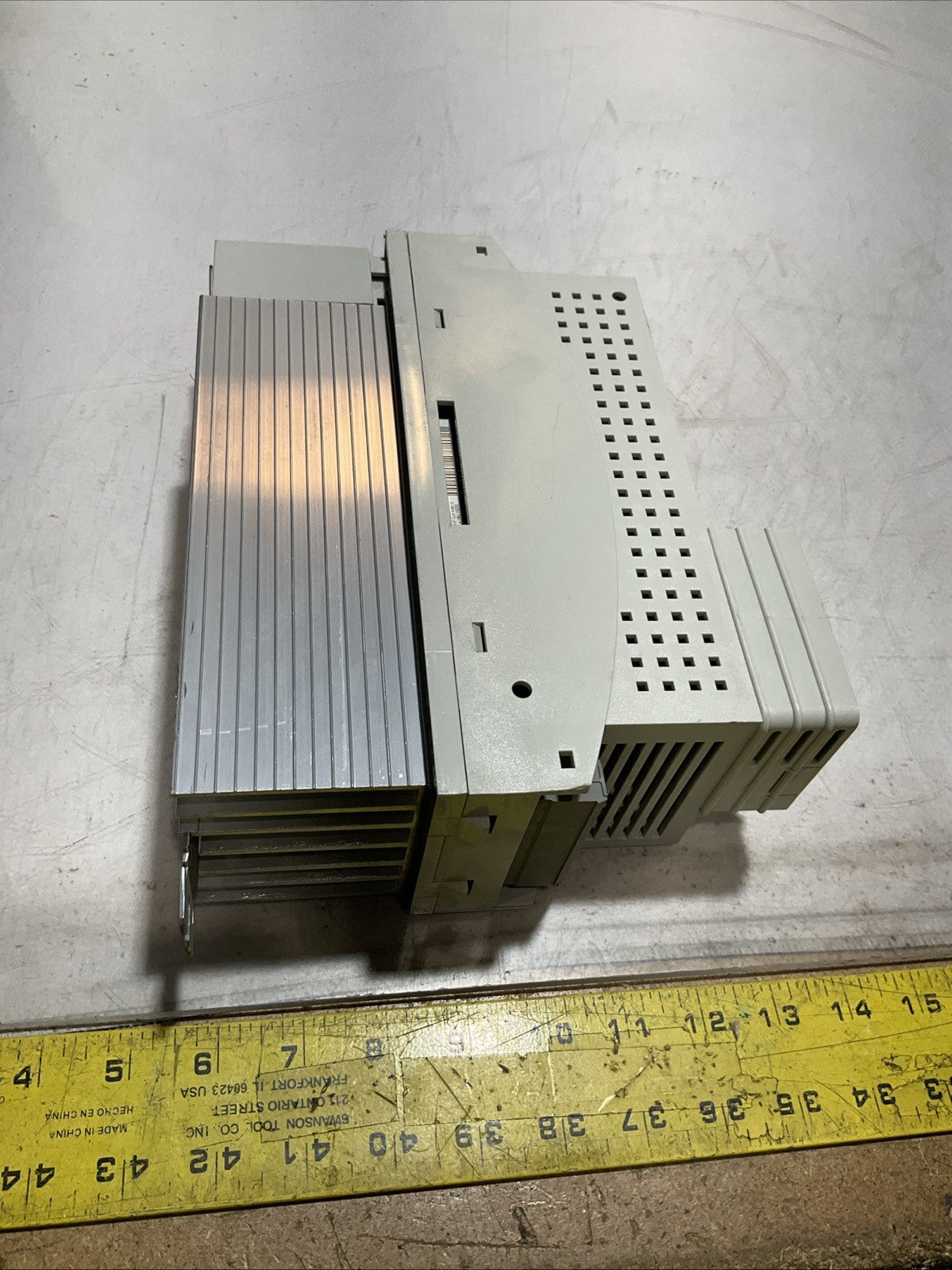 LENZE INTERBUS  ECSEA008C4B  DRIVE VARIABLE  FREQUENCY CONTROLLER  INVERTE  XE25