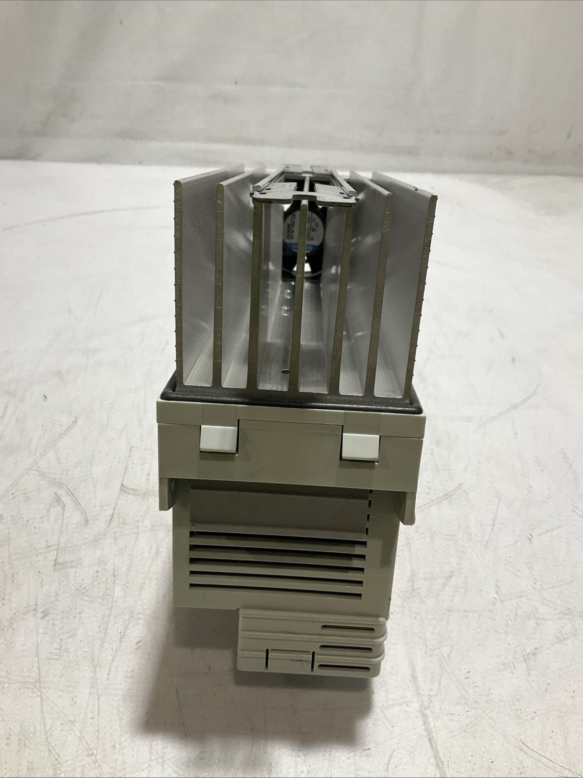 LENZE INTERBUS  ECSEA008C4B  DRIVE VARIABLE  FREQUENCY CONTROLLER  INVERTE  XE25