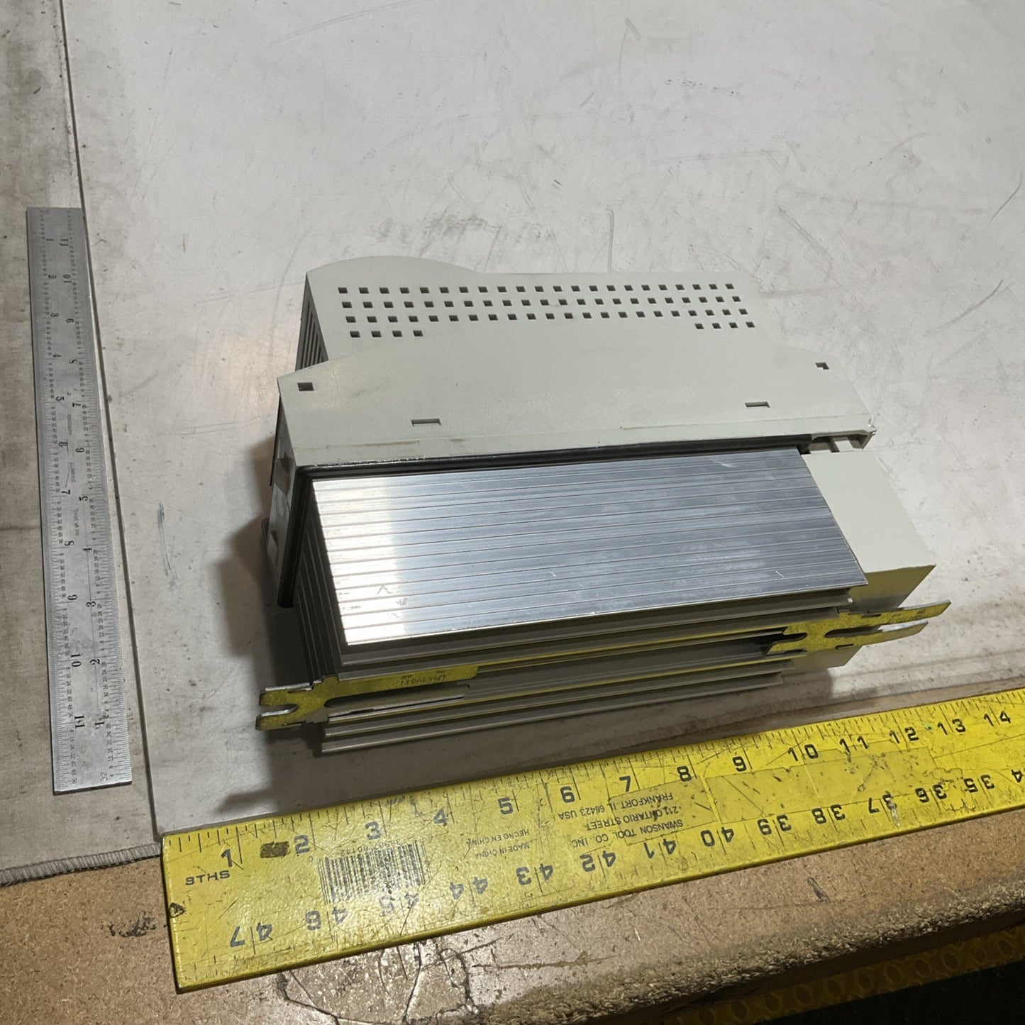 LENZE  ECSEA008C4B SERVO DRIVE VARIABLE CONTROL  MODULE  XE25