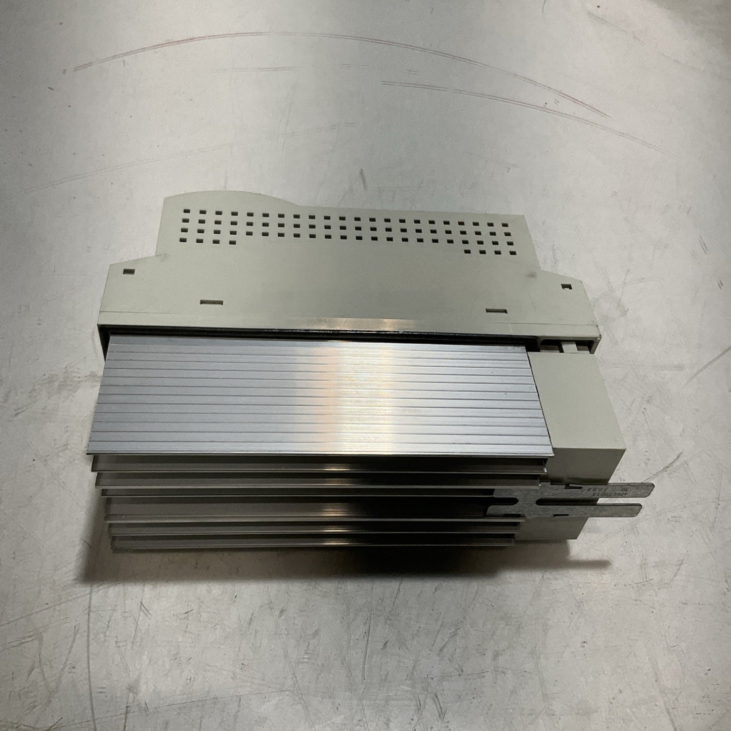LENZE  ECSEA0084B SERVO DRIVE VARIABLE FREQUENCY CONTROLLER  INVERTER  XE25