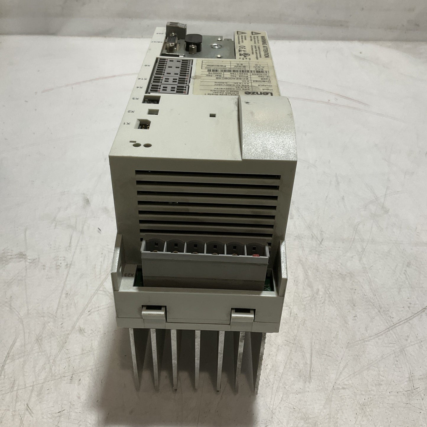 LENZE  ECSEA0084B SERVO DRIVE VARIABLE FREQUENCY CONTROLLER  INVERTER  XE25