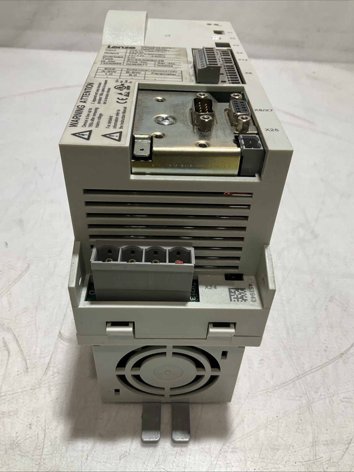 LENZE  ECSEA008C4B  DRIVE  VARIABLE FREQUENCY CONTROLLER INVERTER  EX25