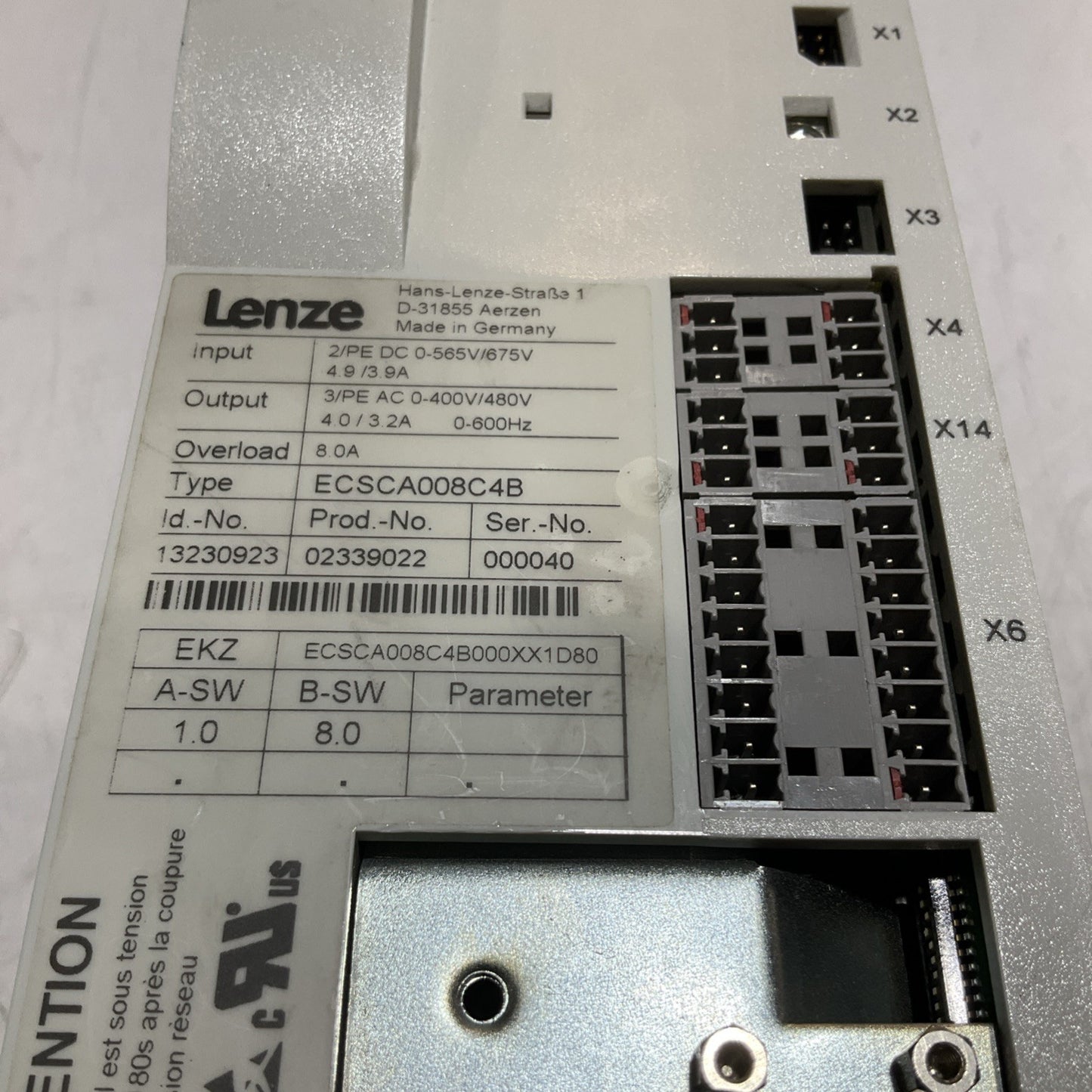 LENZE  ECSCA008C48  SERVO DRIVE  VARIABLE  FREQUENCY CONTROLLER INVERTER  XE25
