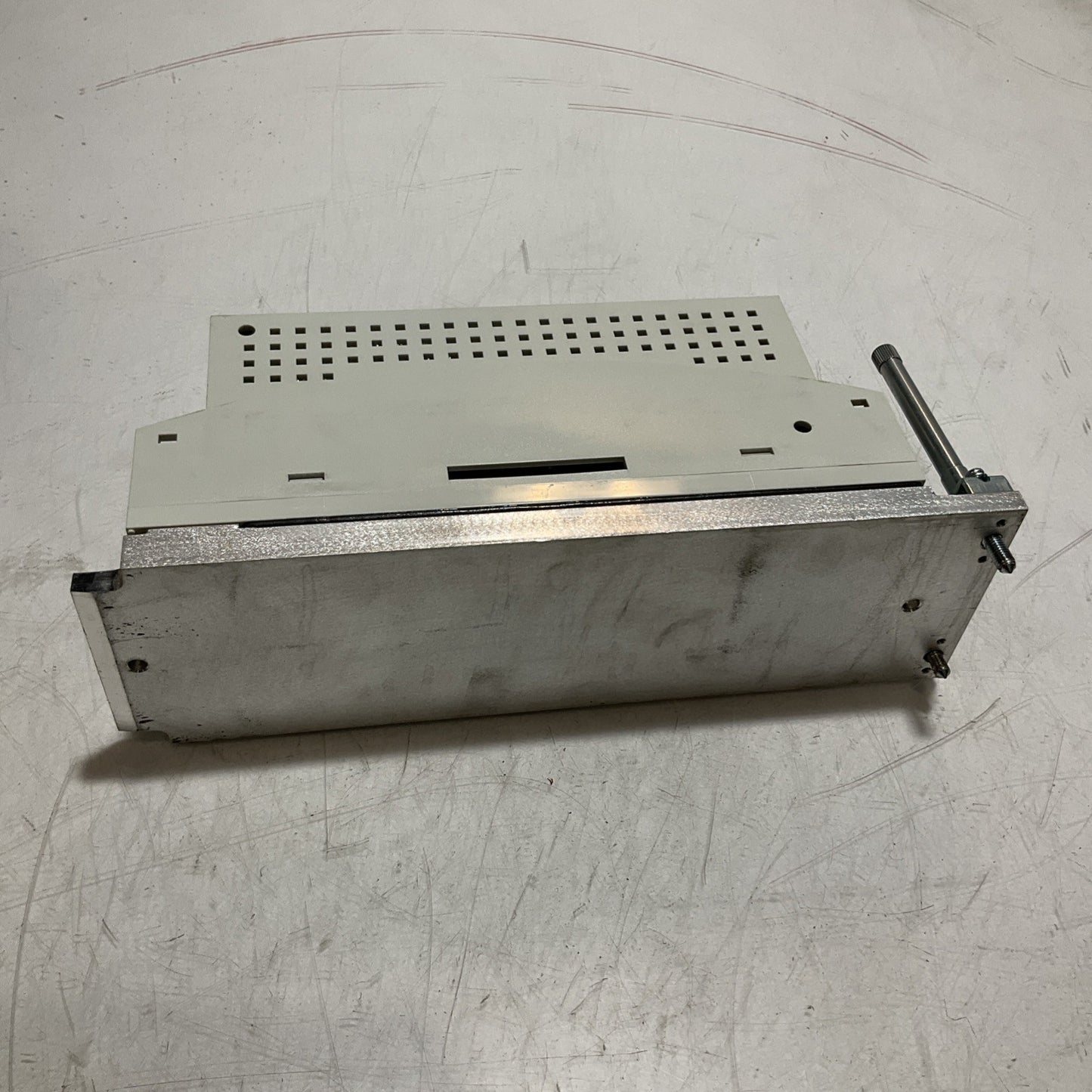 LENZE  ECSCA008C48  SERVO DRIVE  VARIABLE  FREQUENCY CONTROLLER INVERTER  XE25
