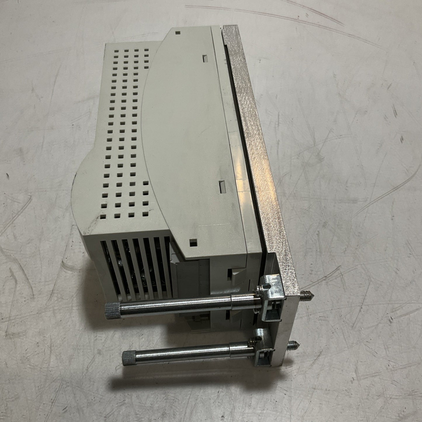 LENZE  ECSCA008C48  SERVO DRIVE  VARIABLE  FREQUENCY CONTROLLER INVERTER  XE25