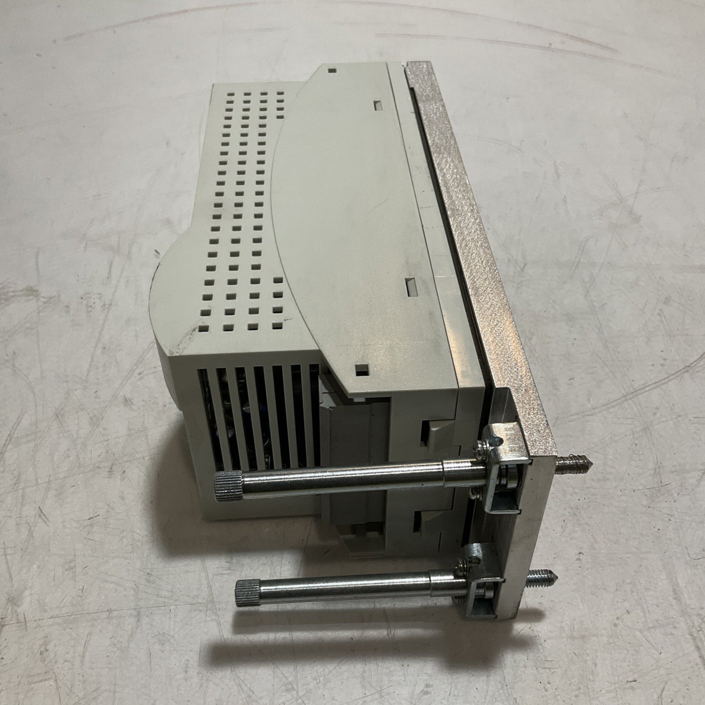 LENZE  ECSCA008C48  SERVO DRIVE  VARIABLE  FREQUENCY CONTROLLER INVERTER  XE25