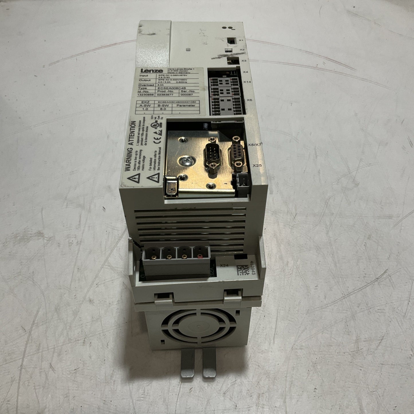 LENZE  ECSEA008C4B  SERVO  DRIVE  VARIABLE FREQUENCY CONTROLLER INVERTER  XE25
