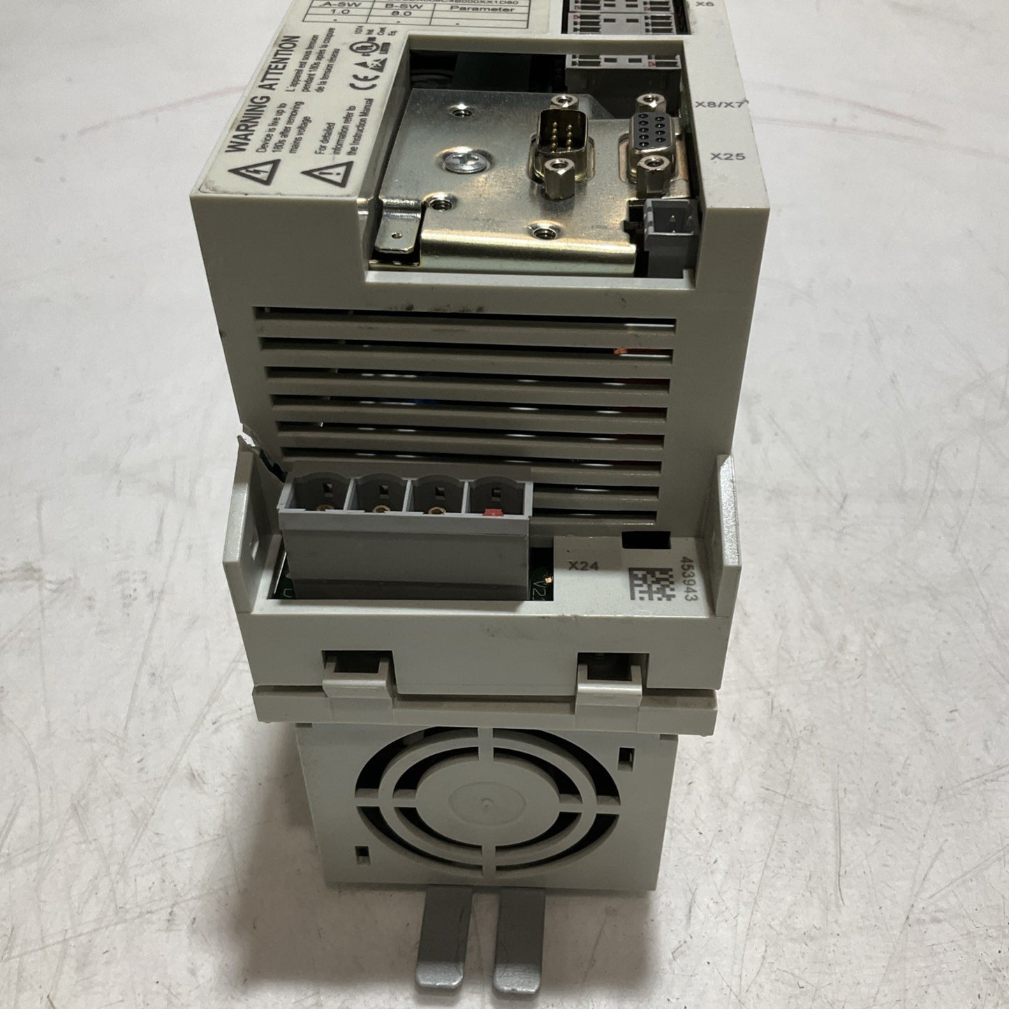 LENZE  ECSEA008C4B  SERVO  DRIVE  VARIABLE FREQUENCY CONTROLLER INVERTER  XE25