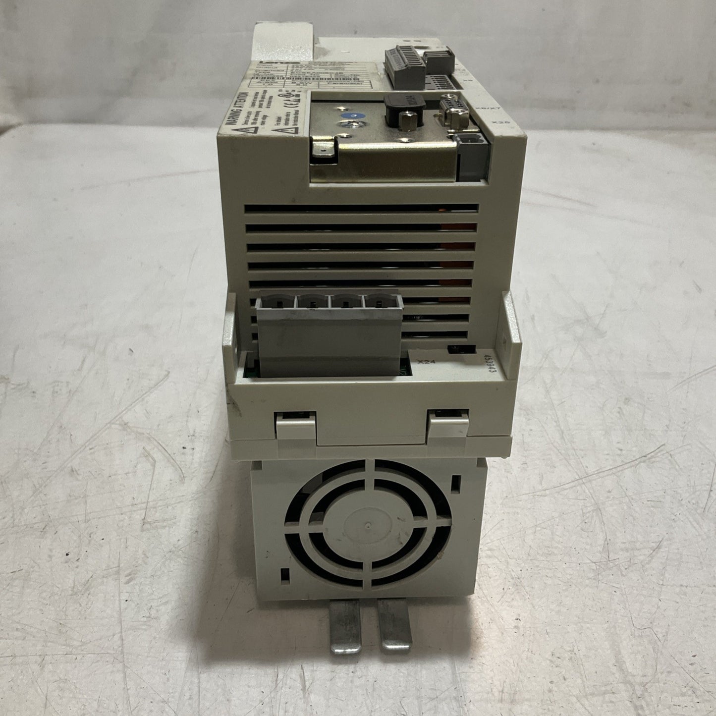 LENZE ECSEA008C4B  DRIVE  VARIABLE FREQUENCY  CONTROLLER  INVERTED  XE25