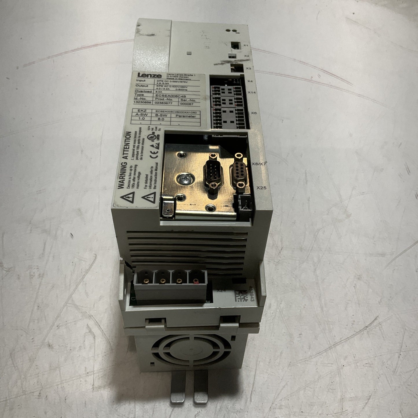 LENZE  ECSEA008C4B  SERVO  DRIVE  VARIABLE FREQUENCY CONTROLLER INVERTER  XE25