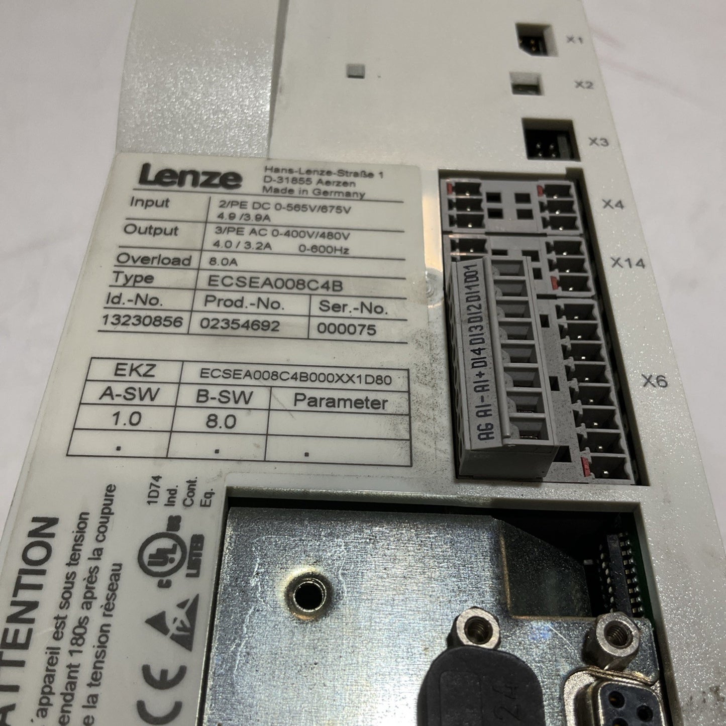LENZE  ECSEA008C4B  SERVO DRIVE  VARIABLE  FREQUENCY  CONTROLLER  INVERTE  XE25