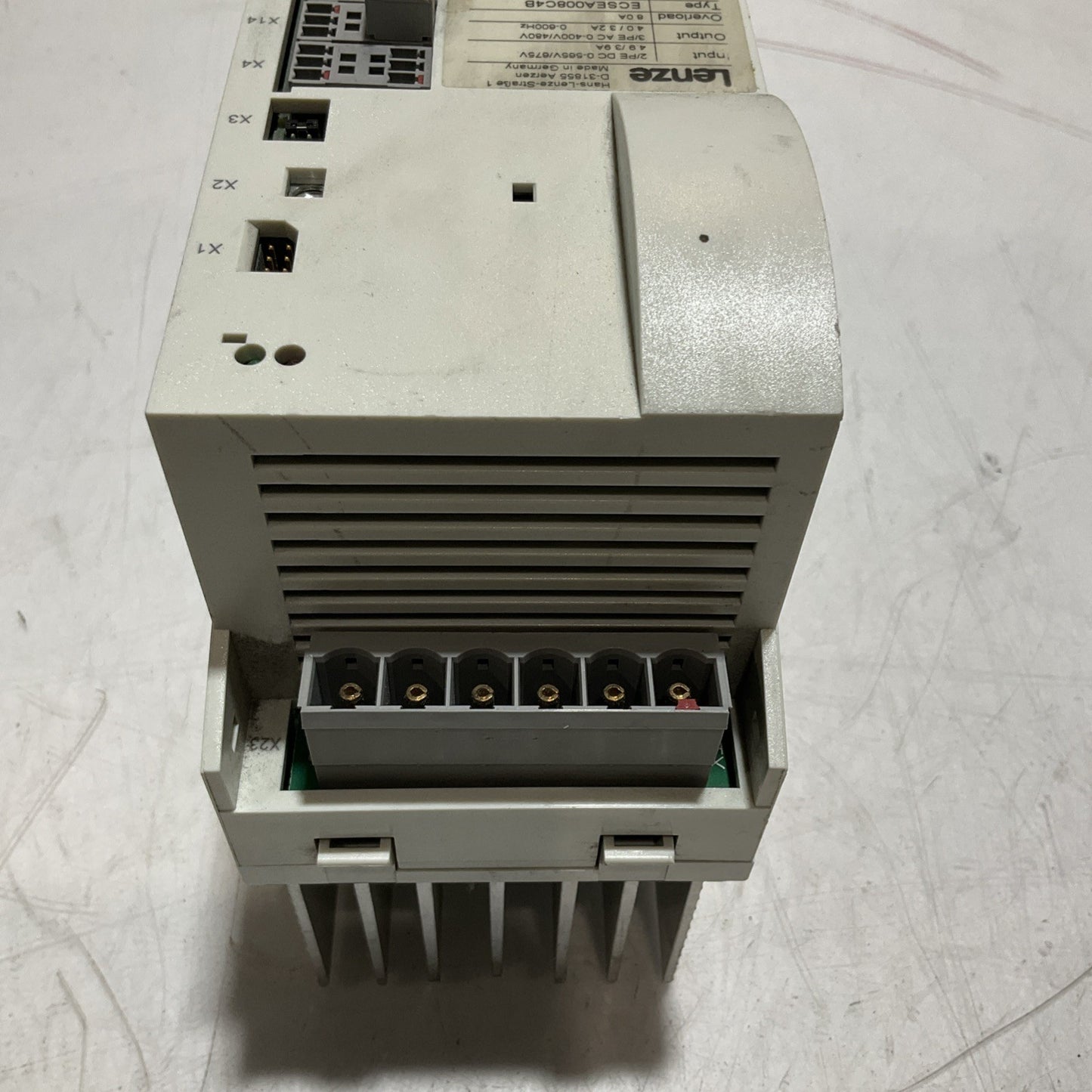 LENZE  ECSEA008C4B  DRIVE  VARIABLE  FREQUENCY  CONTROLLER  INVERTER XE25