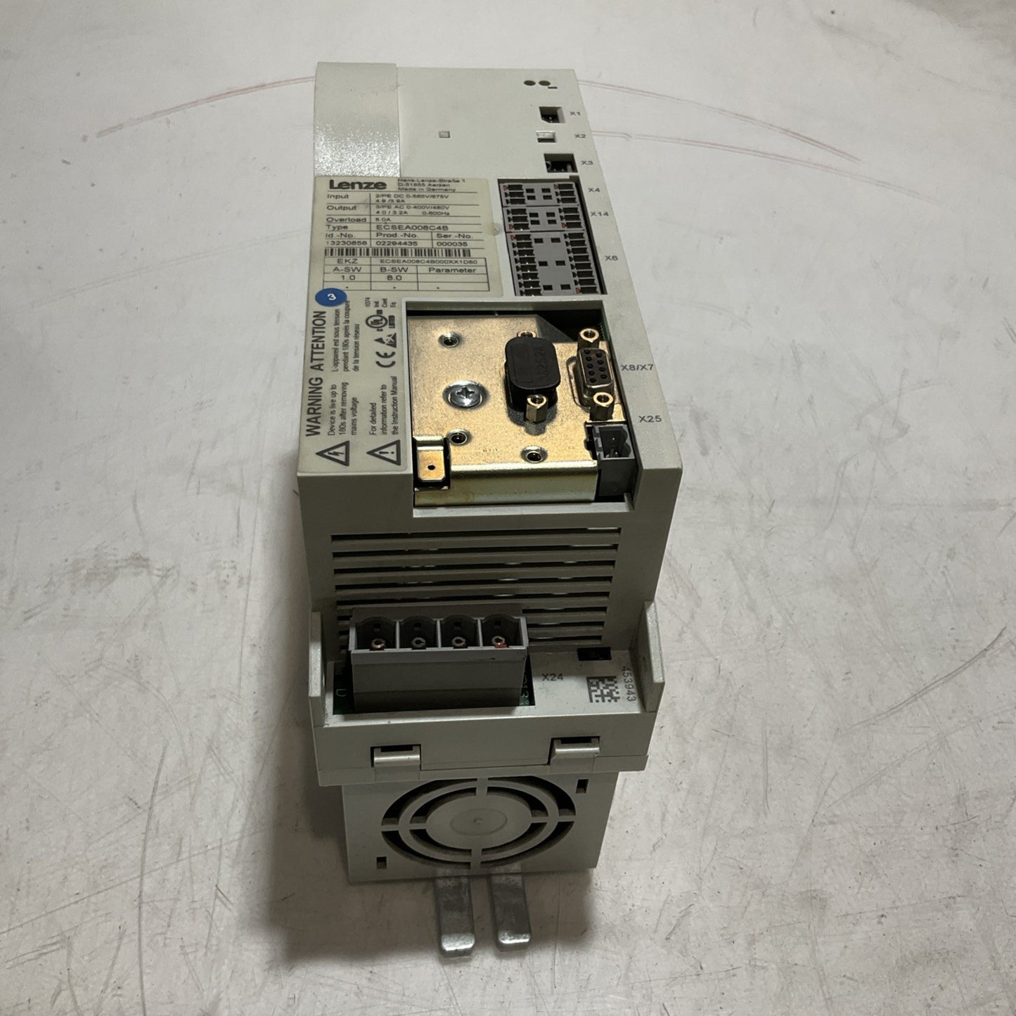 LENZE  ECSEA008C4B  SERVO DRIVE VARIABLE FREQUENCY  CONTROLLER  INVENTER  XE25