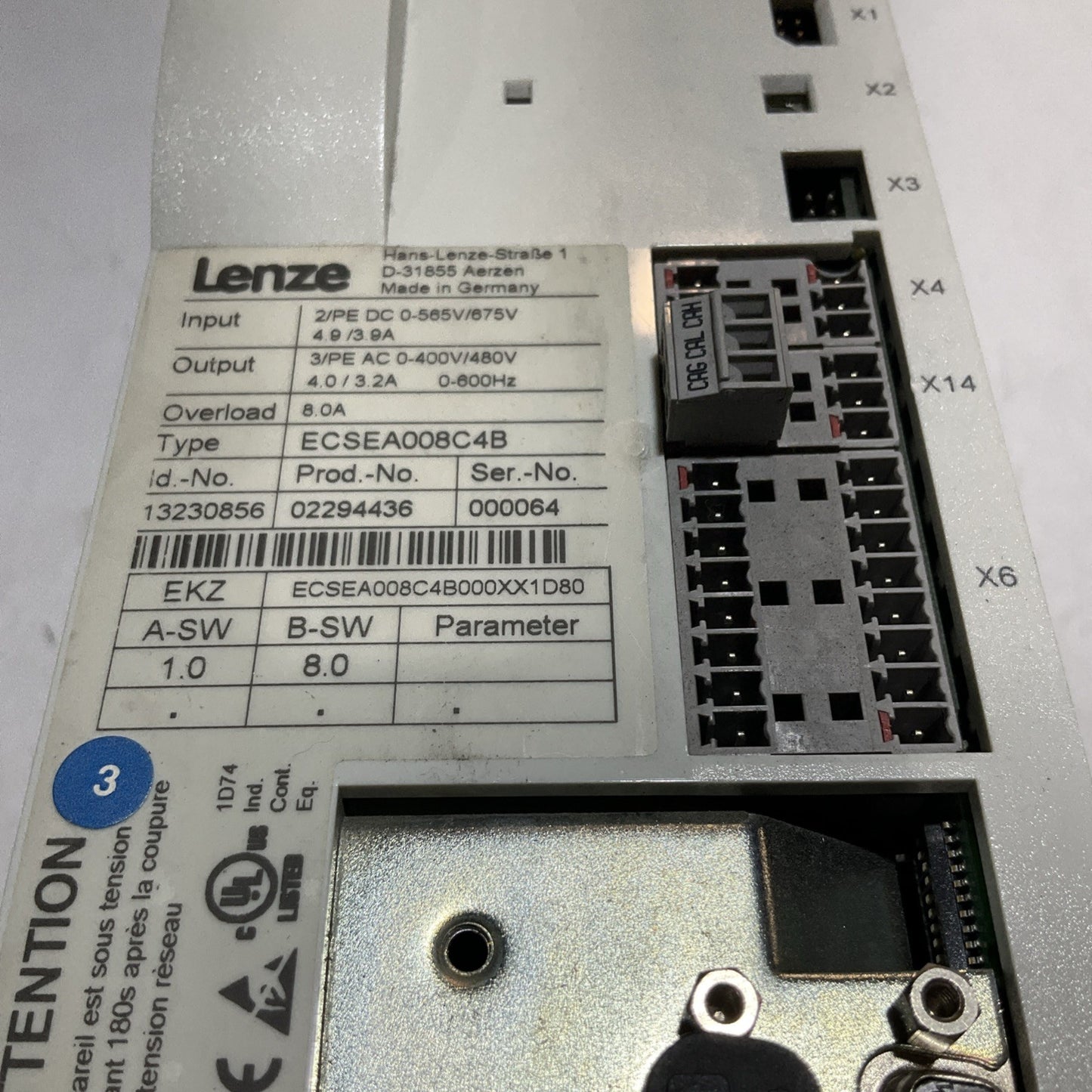 LENZE  ECSEA008C4B DRIVE  VARIABLE  FREQUENCY  CONTROLLER  INVERTER  XE25