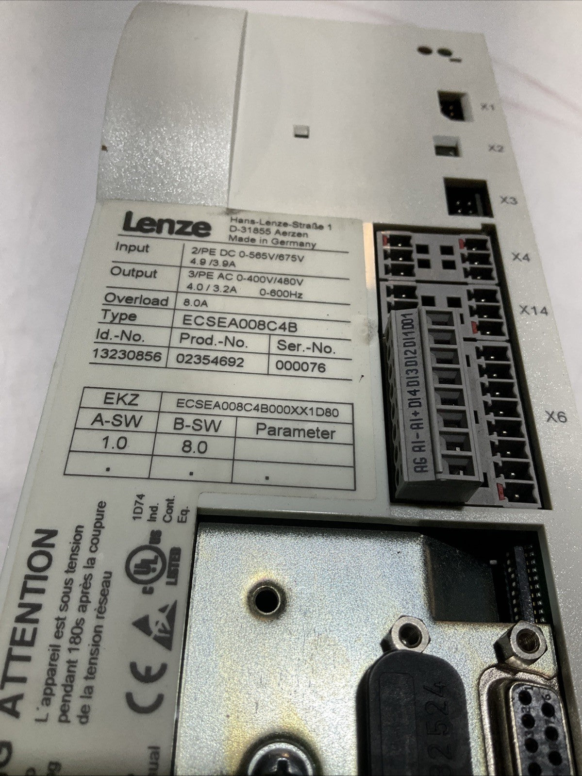LENZE  ECSEA008C4B  DRIVE  VARIABLE FREQUENCY  CONTROLLER INVERTER  XE25