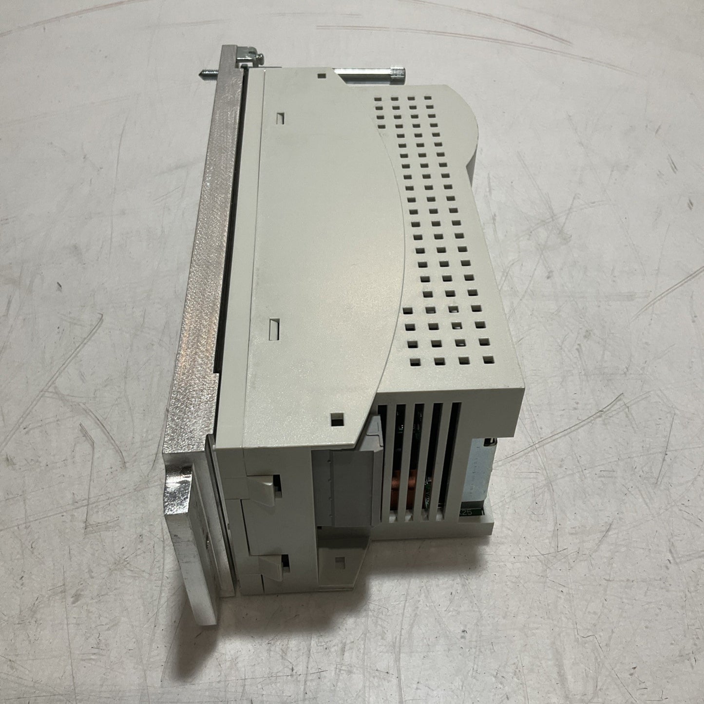 LENZE  ECSCA008C4B  DRIVE VARIABLE FREQUENCY CONTROLLER  INVERTER  XE25