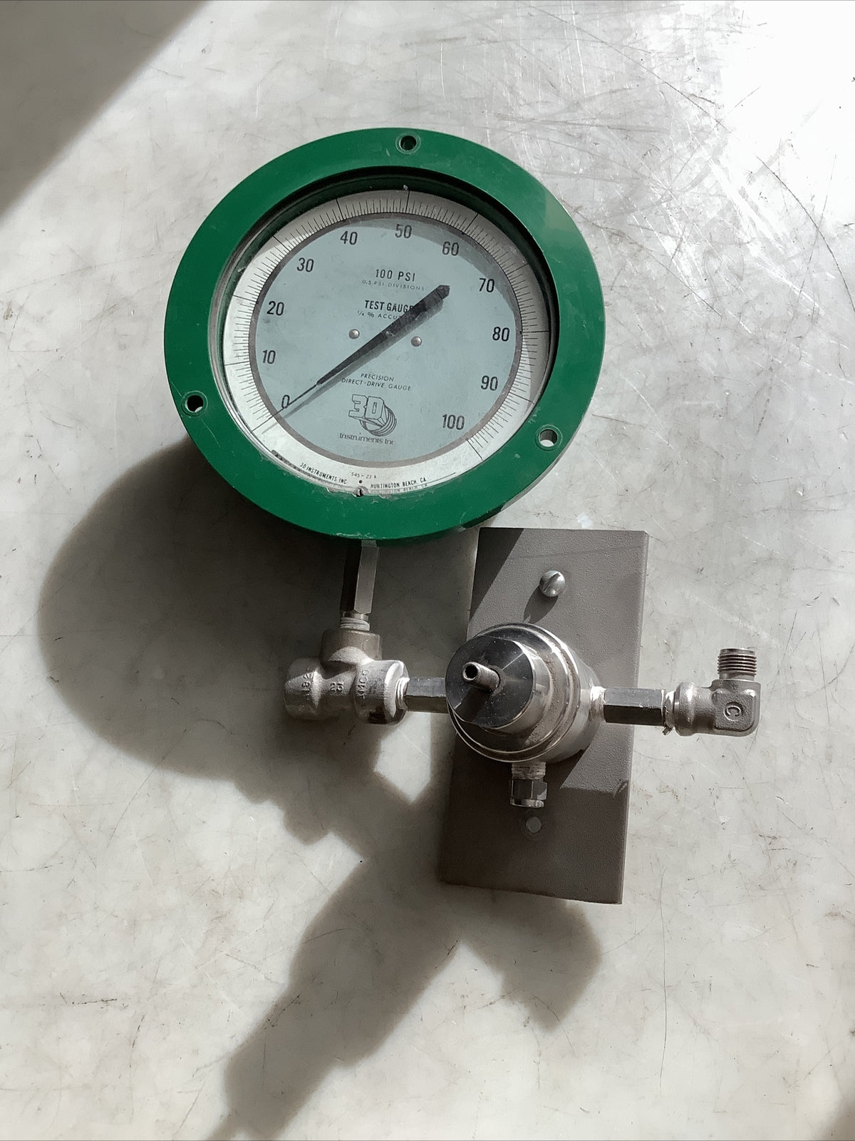 3D INSTRUMENTS 545-23A PRESSURE GAUGE 0-100PSI W/ GO 102850-B REGULATOR 476