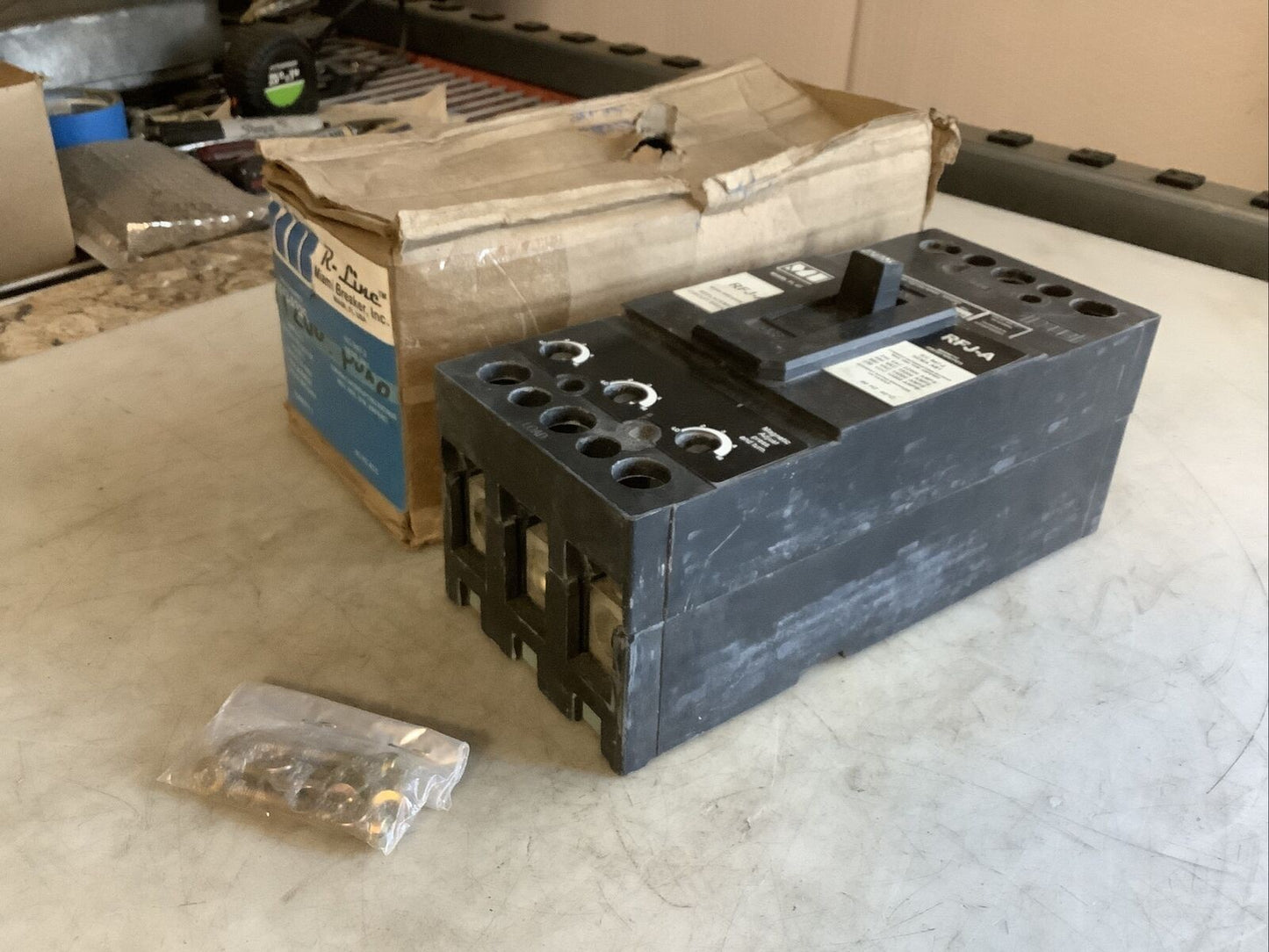 MIAMI BREAKER RFJ3-A225 225A IEC 947-2 CIRCUIT BREAKER 3 POLES 600/250 222