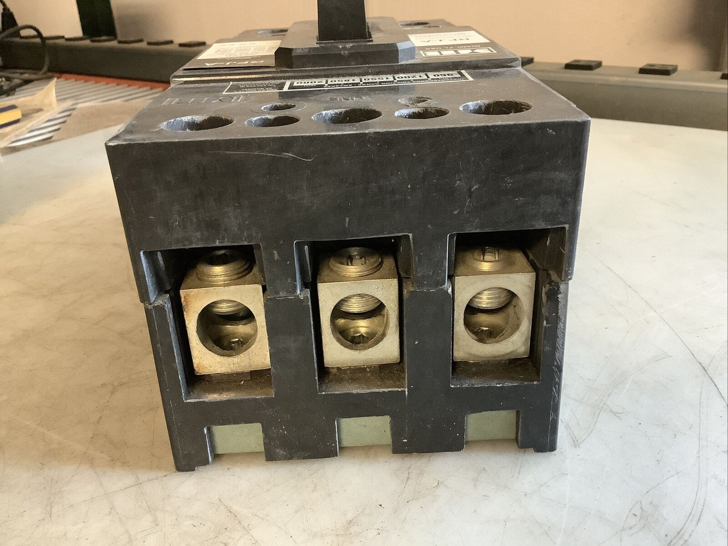 MIAMI BREAKER RFJ3-A225 225A IEC 947-2 CIRCUIT BREAKER 3 POLES 600/250 222