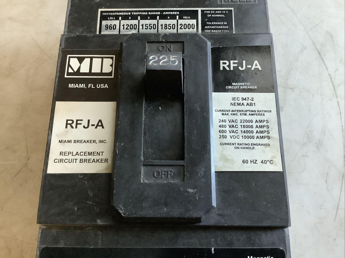 MIAMI BREAKER RFJ3-A225 225A IEC 947-2 CIRCUIT BREAKER 3 POLES 600/250 222