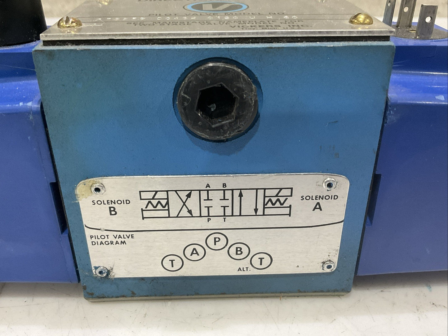 VICKERS 879239 DG4S4 0120 U H 60 SOLENOID DIRECTIONAL VALVE 87917 25VDC 1.8A Z2M