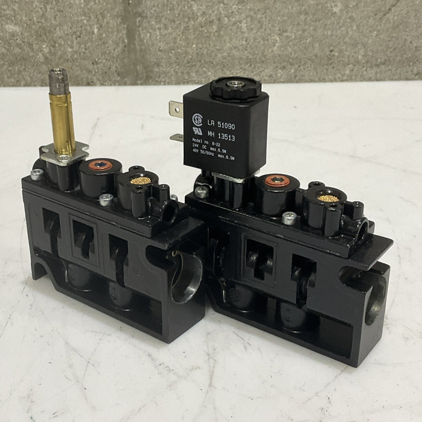 ARO A 222 SS O24 D FLUID POWER VALVE A222S024D LOT OF 2 Z2M