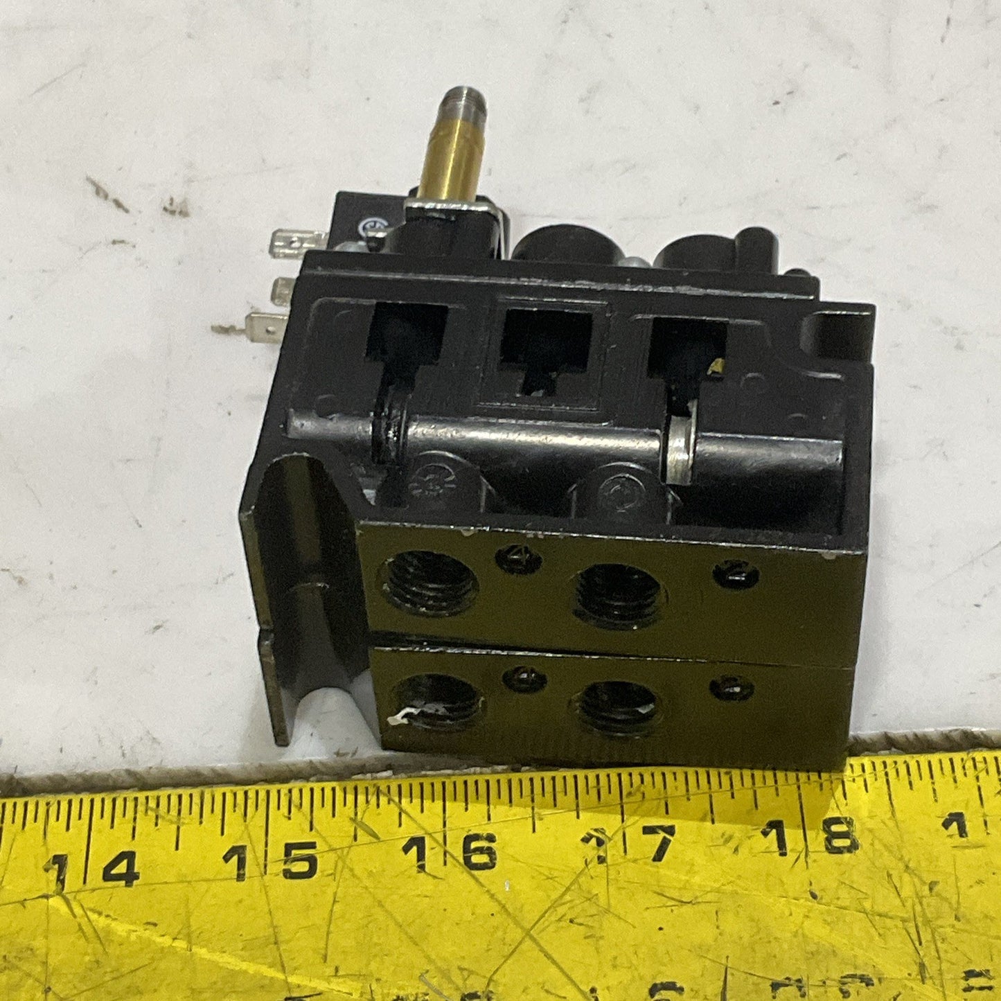 ARO A 222 SS O24 D FLUID POWER VALVE A222S024D LOT OF 2 Z2M