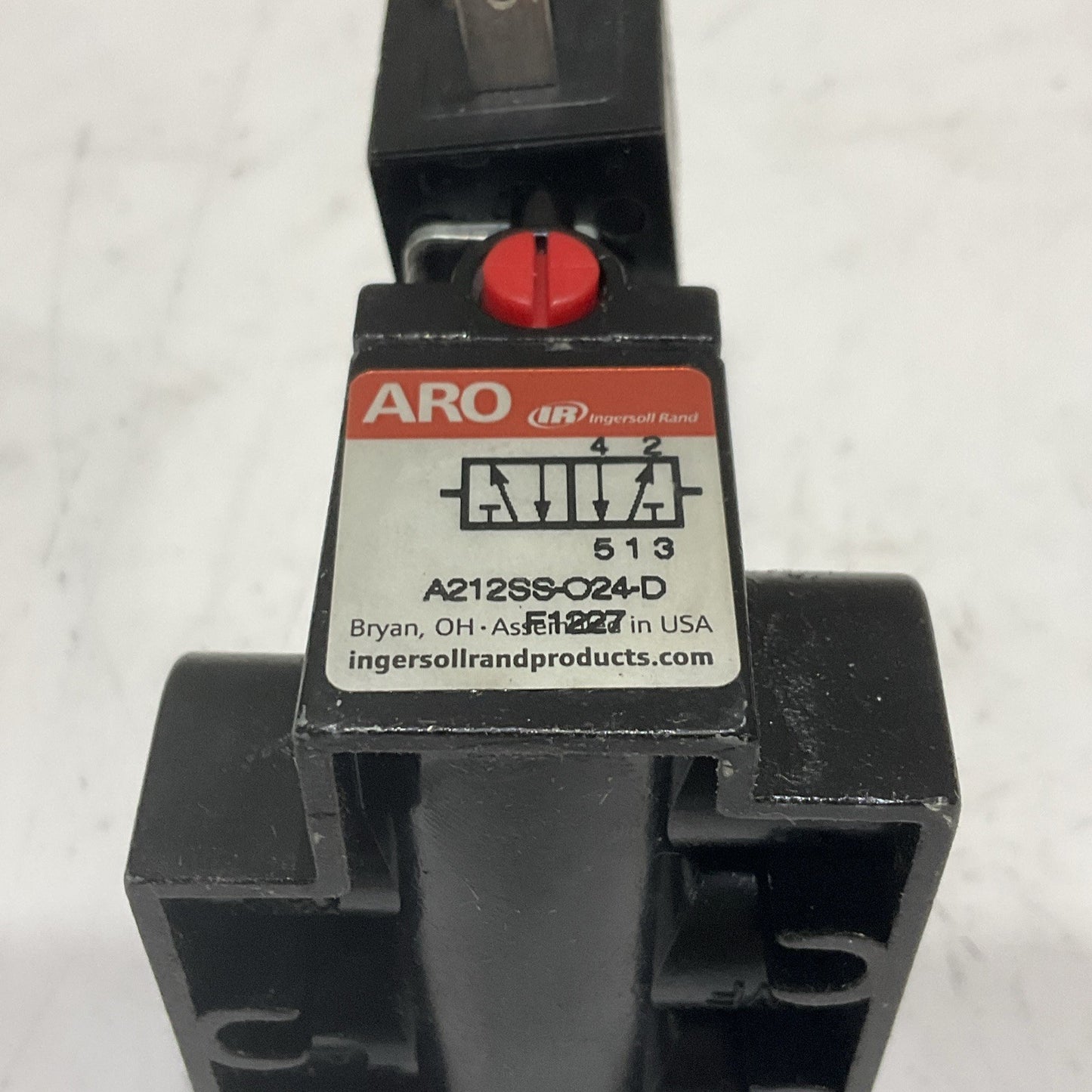 ARO IR A212SS-024-D SOLENOID VALVE 4-WAY 2-POSITION 24VDC 1/4 NOT Z2M