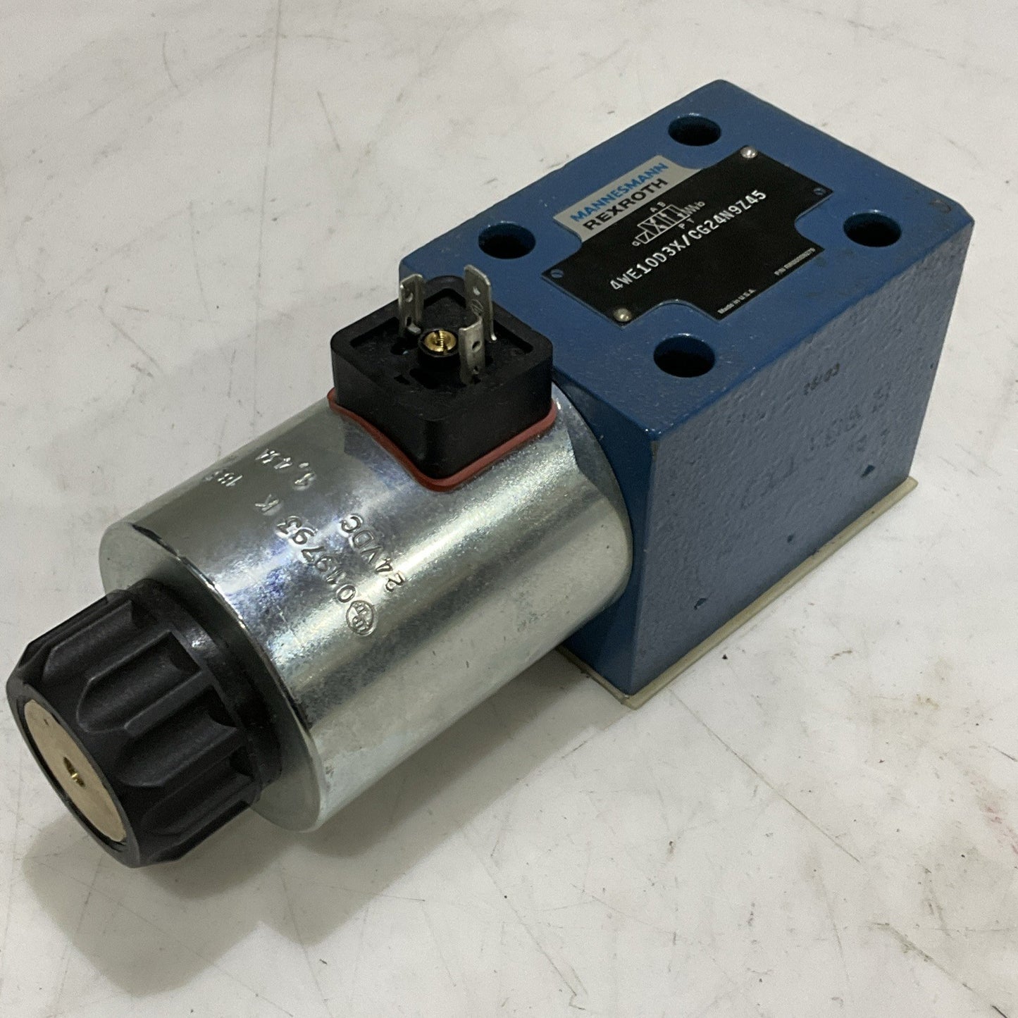 MANNESMANN REXROTH  4WE10D3X/CG24N9Z45 RR00009279  DIRECTIONAL SPOOL VALVE Z2M